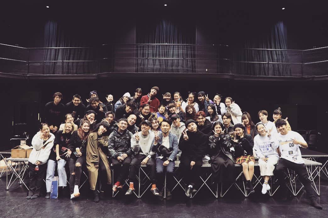 のインスタグラム：「BIG CHEESE × DANCE WORKS presents ＂SHOW TIME vol.2＂  公演の次の日から広島で仕事だったので 少し遅れましたがゆっくり書きたいと思います。  無事に5公演終演する事が出来ました。 改めまして、 ご来場下さった皆様、 本当にありがとうございました。 心から感謝しています。  約2年ぶりにShow Timeを開催できて 本当に幸せでした。 今回はシンプルにダンスを通して笑顔を提供したい。 会場全体が笑いで包まれるそんな空間を作りたい。 そんな想いで作らせて頂きました。 これが僕がやりたかった事なんだなぁと 再認識出来ました！ 何より毎回自分が楽しんでました(笑) まだまだ未熟ですが僕なりに精進していき 人を楽しませれるアーティストになれるよう 頑張りたいと思います。 ・・・ まずは、 僕の無茶振りに付き合ってくれたゲストの二人 @afroatsushi さん @beatboxerhirona さん この二人がいなければ今回の公演は成り立ちません。 本当に感謝です！！ありがとう😭✨ ・・・ シェフとして出演協力をしてくれた @shiotameshi83 潮田シェフ👨‍🍳(笑) 自分がドラマ＂グランメゾン東京＂が好き過ぎて 呼んじゃいました😂 以前は自分のナンバーに出てくれたりしてて 今は本物のシェフ✨ ユニオンスクエア東京行くねー！！ありがとう✨ ・・・ OPENING ACTとして会場を盛り上げてくれた INHERIT studentsのメンバー。 これには毎回驚かされてました🤩 出演順的に生では見れないんですが映像で確認して どんどん良くなるメンバーにグッと毎回来てた。 こうやって皆が輝ける場を提供していき 次世代のBIG CHEESE!!をどんどん輩出していきたいと 心から思いました！！みんなありがとう😭✨ ・・・ 去年の発表会で出したTLC作品に出演してくれてた SUPPORT MEMBERのみんな。 この作品には欠かせない大切なメンバーです。 今回出演してくれてサポートしてくれて本当にありがとう😭✨ ・・・ そして、 ダンスワークス @danceworks_jpn から @kamayuki1021 さん @chobisuky さん @numao_brxxx さん @yu1106ka さん @ken_kubota_dw さん 斎藤さん・樋口さん 💡照明 一統さん 🎶音響 たけしさん 📸スチール撮影 @ayato28 さん 👩🏻‍💼受付スタッフ あみちゃん・たかP・ @34reina222 👔衣装 @umuketz さん ・・・ 皆様が居なければ本当にこの様な公演を 無事終演させる事はできませんでした。 最強で最高で最幸なメンバーです！！ 本当に本当に本当にありがとうございました。 今後ともBIG CHEESE!!を宜しくお願い致します！  さぁ、 次はどんな事しようかな😁✨ これからのBIG CHEESE!!に期待してて下さい！ 頑張ります！」