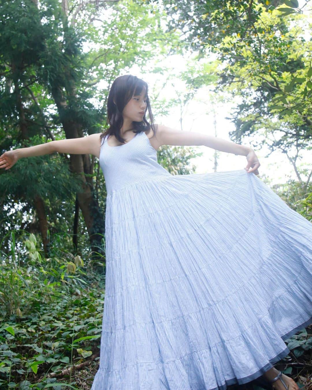 のインスタグラム：「. . 最近全然写真撮ってないなぁ😳 お仕事の写真ばっかりで 今の自分を撮れてない🤦‍♀️ 26歳はあんまり写真がなかったので あと2ヶ月、誕生日くるまでに 26歳の自分を撮り貯めよう🌸  はやいもので、桜が咲いてたり。 季節や人も 四季折々ですね✨  #写真 #ポートレート」