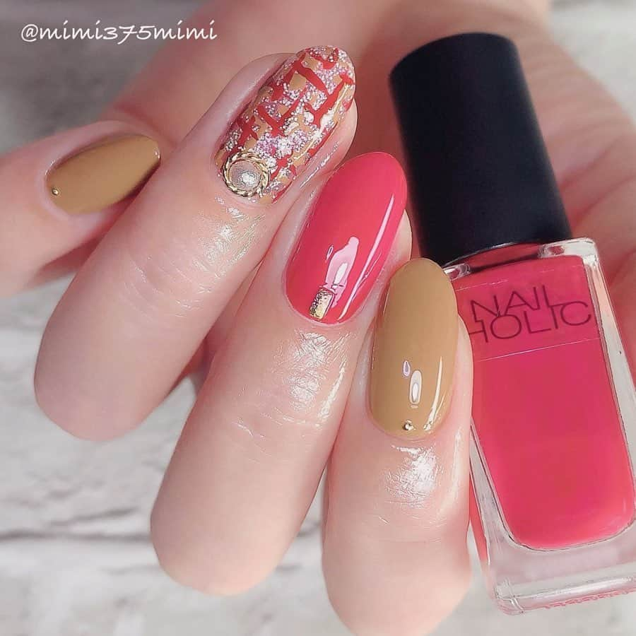 LUCRA（ルクラ）さんのインスタグラム写真 - (LUCRA（ルクラ）Instagram)「【NAILHOLIC新色】 @nailholic_kose で最旬♡愛されデートネイル ㅤㅤㅤ  爪の先まで可愛いって思われたい冬のデートにぴったりの愛されデザインを紹介！ ㅤㅤㅤ  詳しくはLUCRAアプリのネイルカテゴリーをCHECK💅🏻 ㅤㅤㅤ  ㅤㅤㅤ  ㅤㅤㅤ  #NAILHOLIC#ネイルホリック#pr ㅤㅤㅤ  photo by @mimi375mimi  @aaa_self_nail  ㅤㅤㅤ  LUCRA公式Instagram上で紹介させて頂くお写真を募集中！写真に#lucrajp をつけるかタグ付けして投稿してくださいね♡ ㅤㅤㅤㅤㅤㅤ  #ネイル #セルフネイル #セルフネイル部 #プチプラ #100均 #100均ネイル #ワンカラーネイル #単色ネイル #シンプルネイル #プチプラネイル #女子力アップ #女子力向上委員会 #女子力向上#ポリッシュネイル #ネイル好きな人と繋がりたい #オフィスネイル #ネイル女子 #冬ネイル #手元くら部 #手元倶楽部 #手元コーデ#モテネイル#モテカラー#モテ#ネイルデザイン#ネイルチップ」2月26日 20時39分 - lucra_app