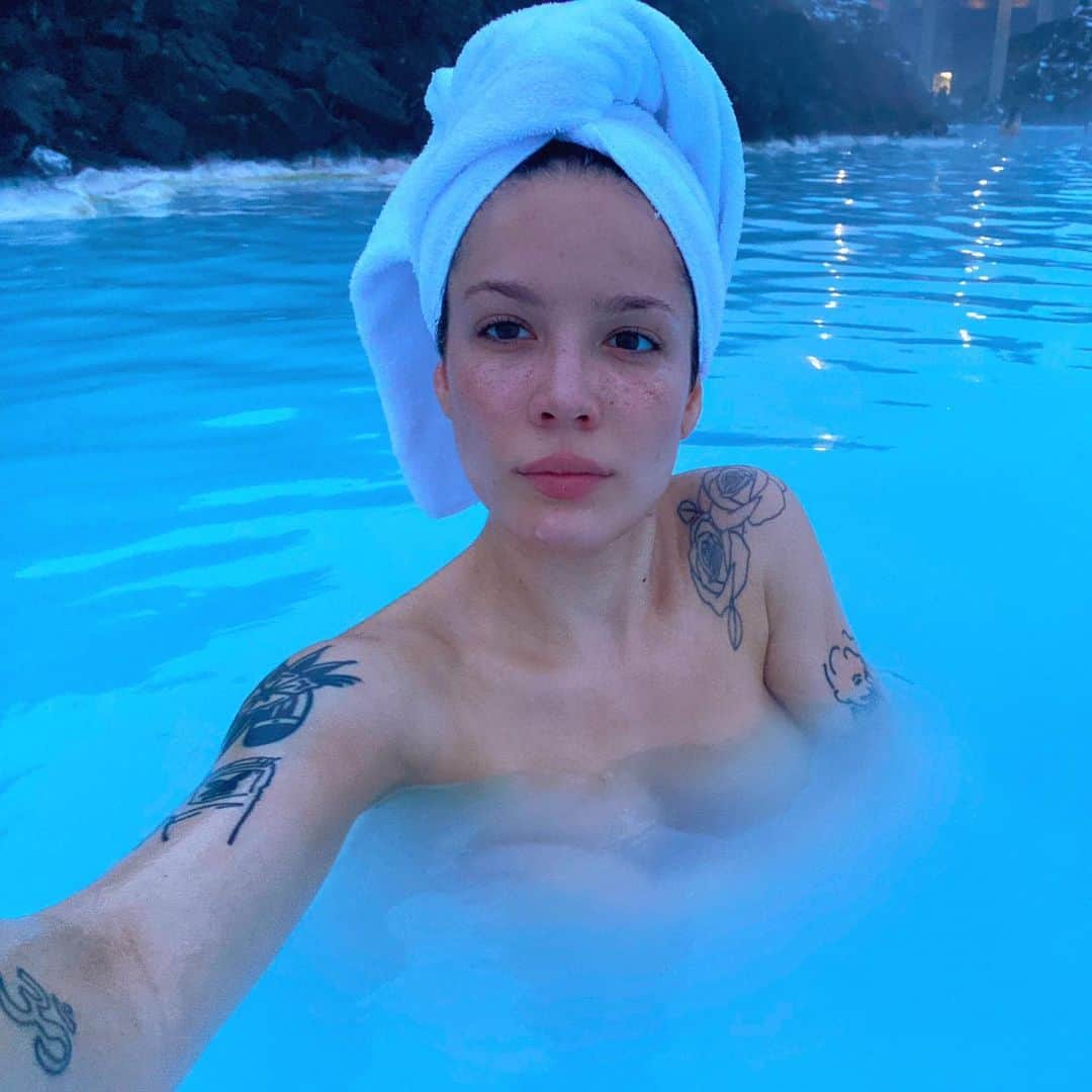 Halseyのインスタグラム：「🥶🥶🥶」