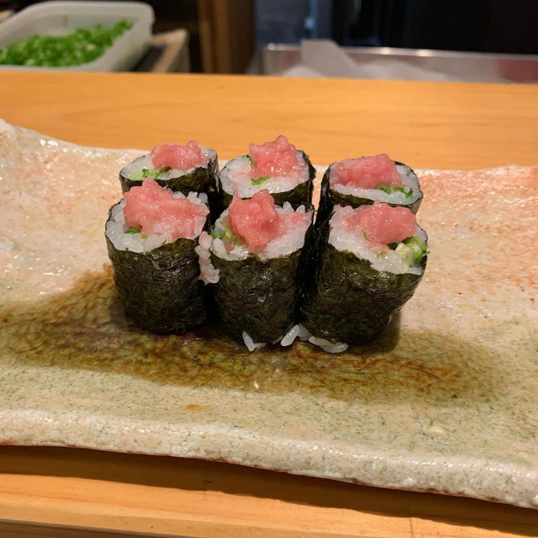 稲森佑貴さんのインスタグラム写真 - (稲森佑貴Instagram)「昨日は豪華なメンバーでのお食事でした！ お寿司も最高に美味しかったです😋 みなさんありがとうございました😊 感謝！！ #ピーター  さん #杉本眞人  さん #とても優しくて素敵な方でした #中村会長 #最高のお寿司  #ご馳走様でした！ #宮崎合宿 #谷口徹 プロ #稲森佑貴」2月26日 20時44分 - inamori_yuki