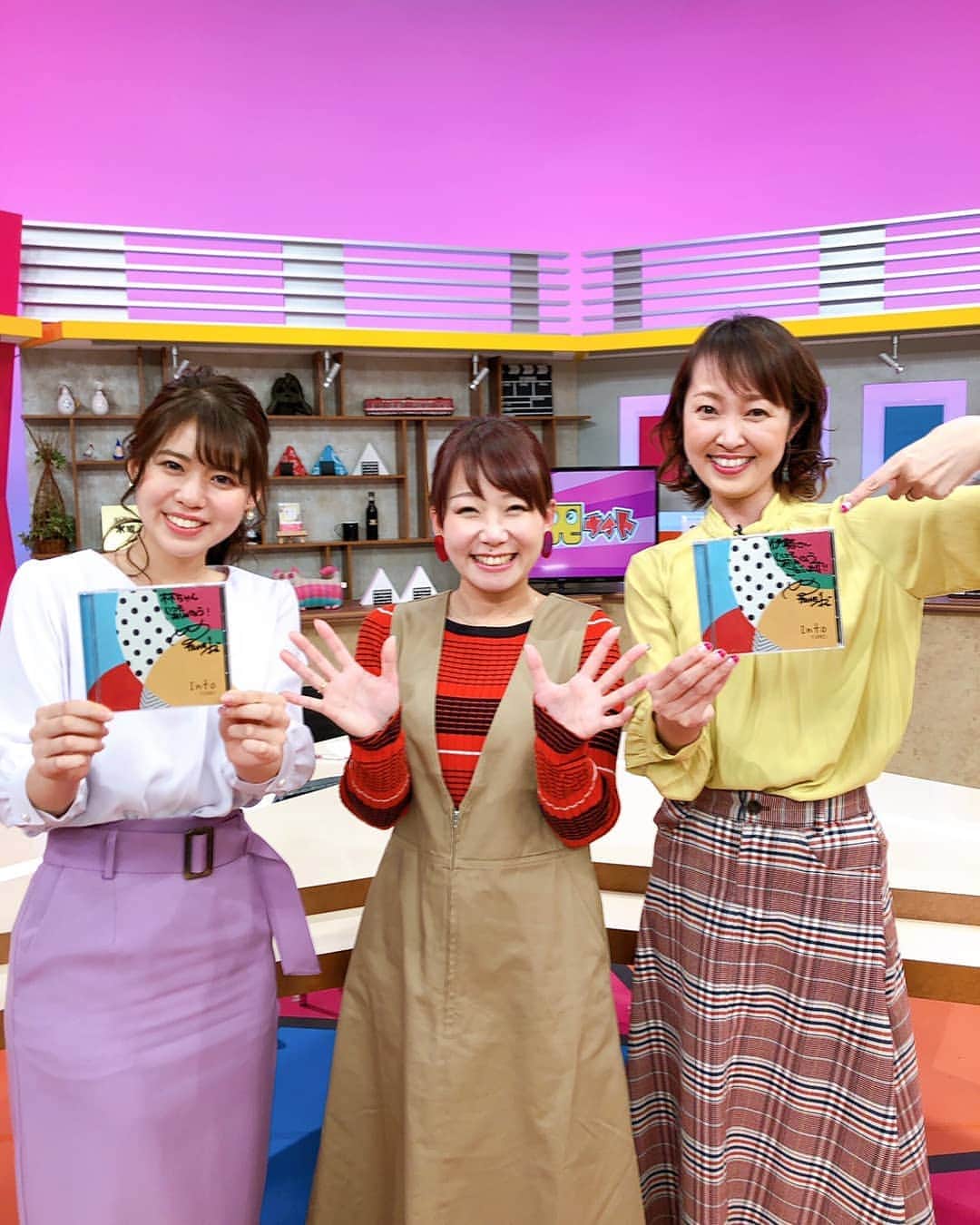 のインスタグラム：「南魚沼市が生んだニコニコシンガーソングライター✨☺️✨TSUNEIちゃん‼️ ニューアルバム 「into」すごくいい😍 皆さんもぜひ！聴いてみてください！  今夜も水曜見ナイト見てくださった皆様、どうもありがとうございました💐  たくさん笑って感謝感謝の一日です😂  #水曜見ナイト #チャンカワイ さん #tsunei さん #黒崎貴之 #林莉世 #前野智郎 #伊勢みずほ #アナウンサー #生放送 #新潟放送 #ローカル #県境から行ってみずほ #ありがとうございました☺️」