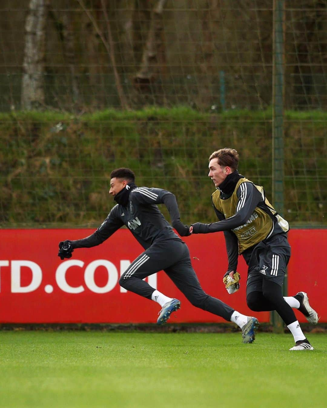 マンチェスター・ユナイテッドさんのインスタグラム写真 - (マンチェスター・ユナイテッドInstagram)「😤 Running towards our next challenge 🏃‍♂️💨⁣ ⁣ #MUFC #EuropaLeague」2月26日 20時54分 - manchesterunited