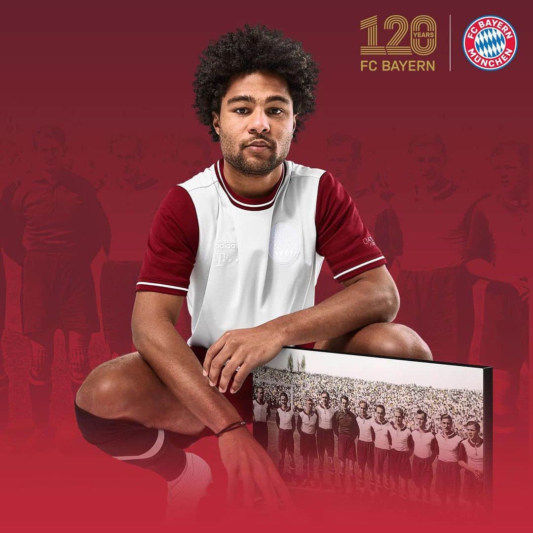 バイエルン・ミュンヘンさんのインスタグラム写真 - (バイエルン・ミュンヘンInstagram)「Times change - the legend remains. 🔴⚪ The FC Bayern Anniversary Shirt 120 Years! 😍 Link in bio. #FCBayern120 . . #FCBayern #MiaSanMia #Football」2月26日 21時02分 - fcbayern