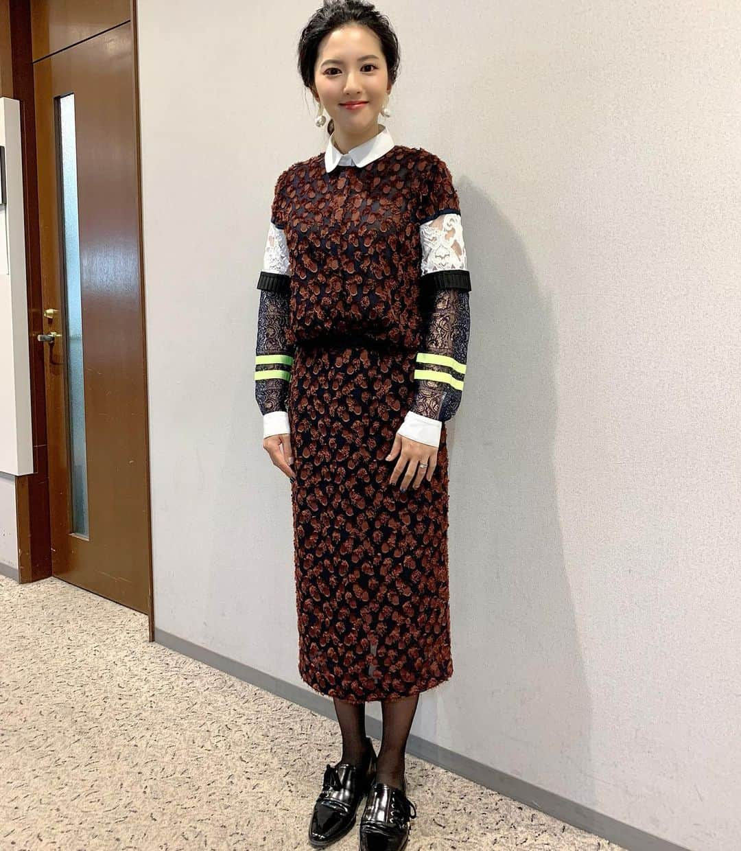 浜口順子さんのインスタグラム写真 - (浜口順子Instagram)「先日放送された #NHK #バラエティー生活笑百科 の お衣装はこんな感じでしたっ😍 いつもお世話になっている スタイリスト　入江さん @hiiiisa_inlet が 可愛いお洋服セレクトしてくれました💓 今回も私の大好きな #アドニシス #adonisis さん @adonisis_official  のセットアップですーん💓 基本バストアップしか映らないので、 卓上勝負✨ お袖のレースとイエローが可愛い❤️ いつもありがとうございますっ❣️ … …  #衣装協力　#感謝　#衣装　 #秋冬コーデ #winterfashion #fashion #ファッション #ootd #コーディネート #コーデ #outfit #coordinate #style #instafashion #japan #ヘアスタイル #今日のコーデ #今日の服 #code #love #happy #ヘア #アクセサリー #アレンジ #新作 #look」2月26日 21時04分 - hamaguchijunko