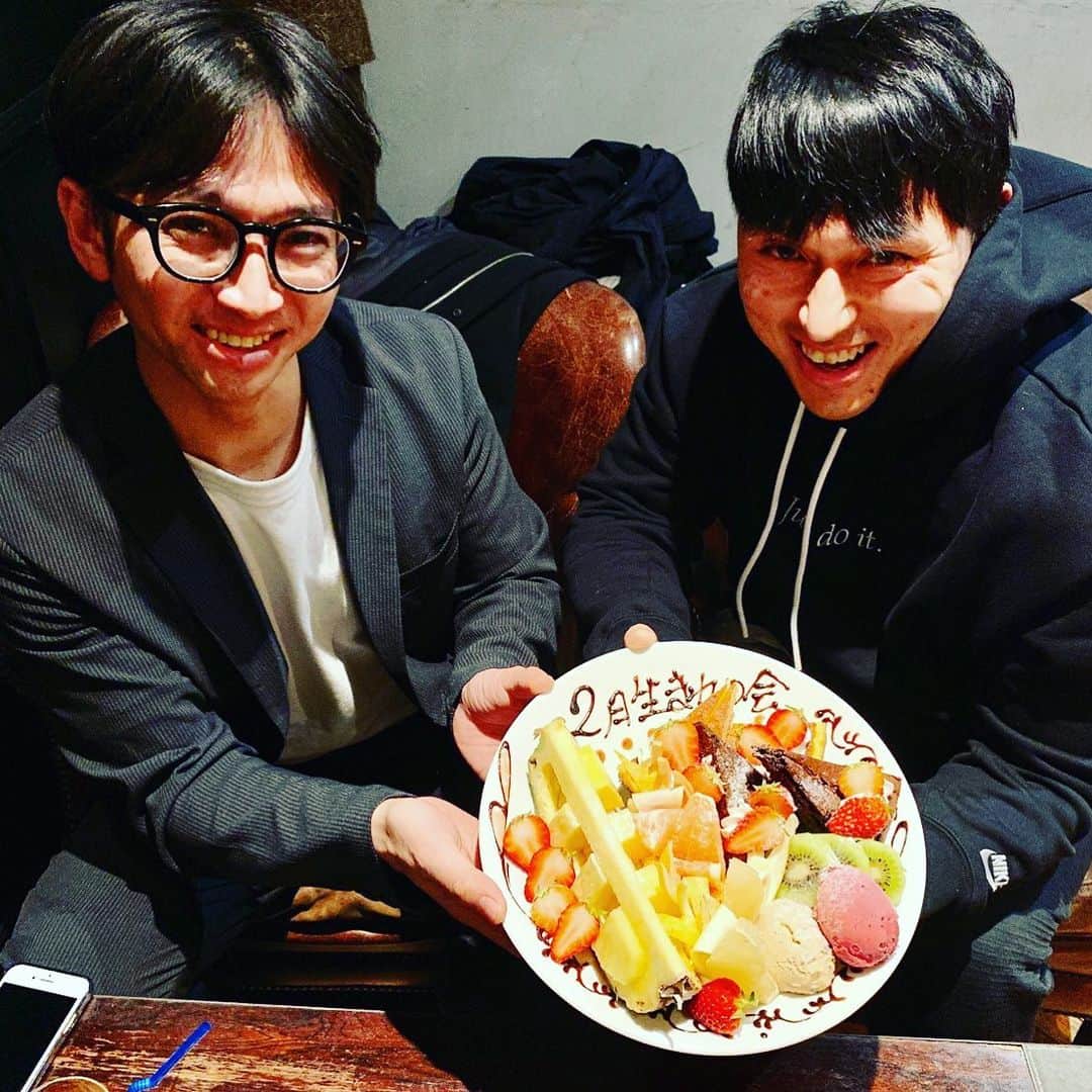 佐藤満春（どきどきキャンプ）さんのインスタグラム写真 - (佐藤満春（どきどきキャンプ）Instagram)「毎年2月に開催している大男との誕生日食事会。数えたら今年で9回目、来年10回目であることがわかりました。気持ち悪いから続けます。  #がんすなーTV」2月26日 21時12分 - satomitsuharu0217