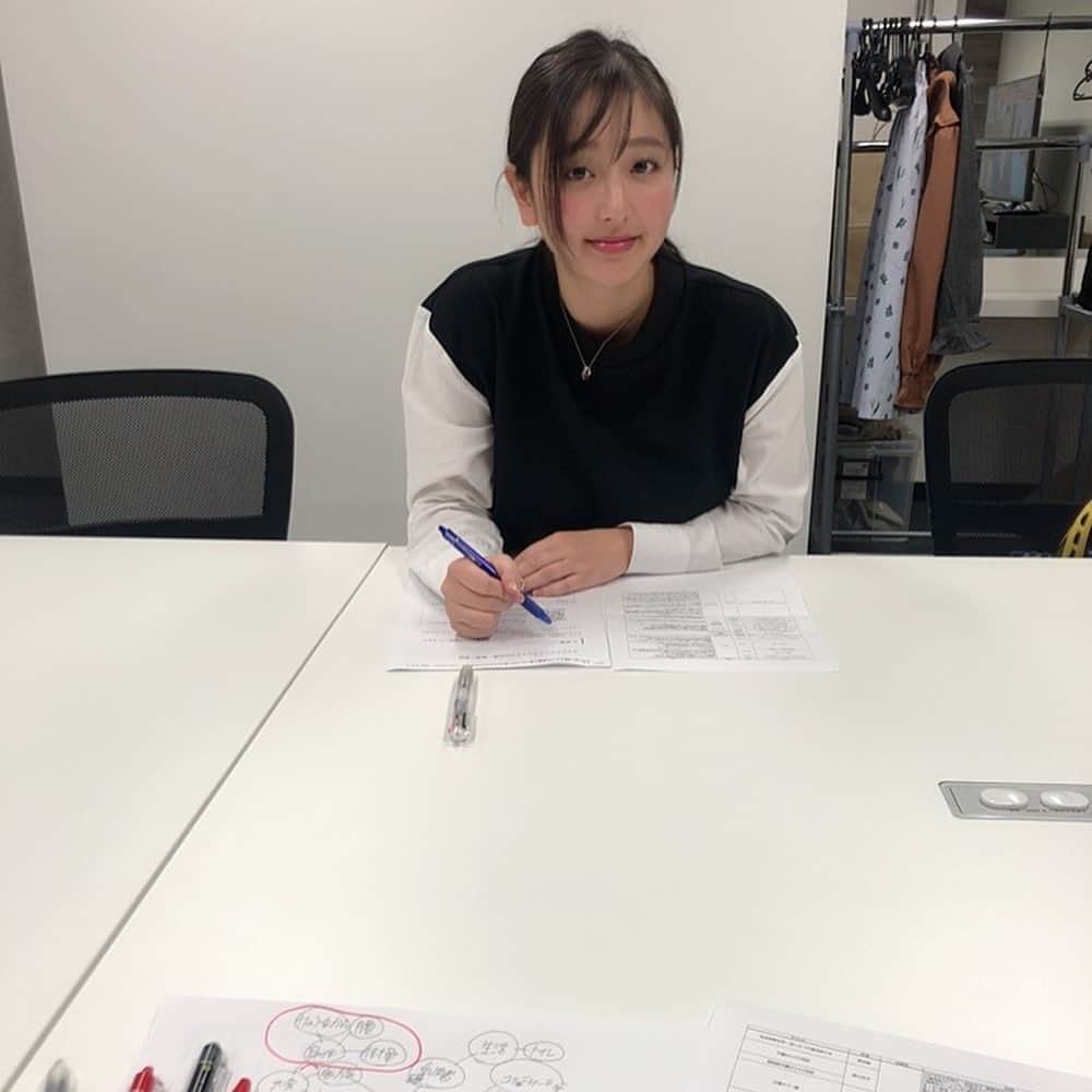 村上友梨さんのインスタグラム写真 - (村上友梨Instagram)「事務所で打ち合わせ✏︎📖 ちょっと先になるかも知れないけど自分の伝えたいことを早く色んな人に知ってもらいたい！  #介護福祉士」2月26日 21時28分 - yurimurakami.official