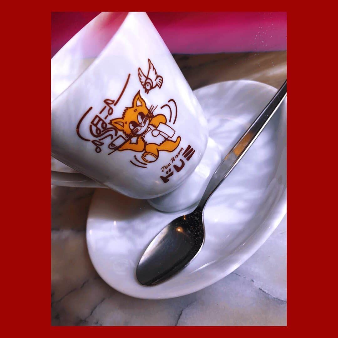石塚朱莉さんのインスタグラム写真 - (石塚朱莉Instagram)「#喫茶ドレミ  #ミルクコーヒの持ち方のクセ #プリン」2月26日 21時38分 - akari_ishizuka