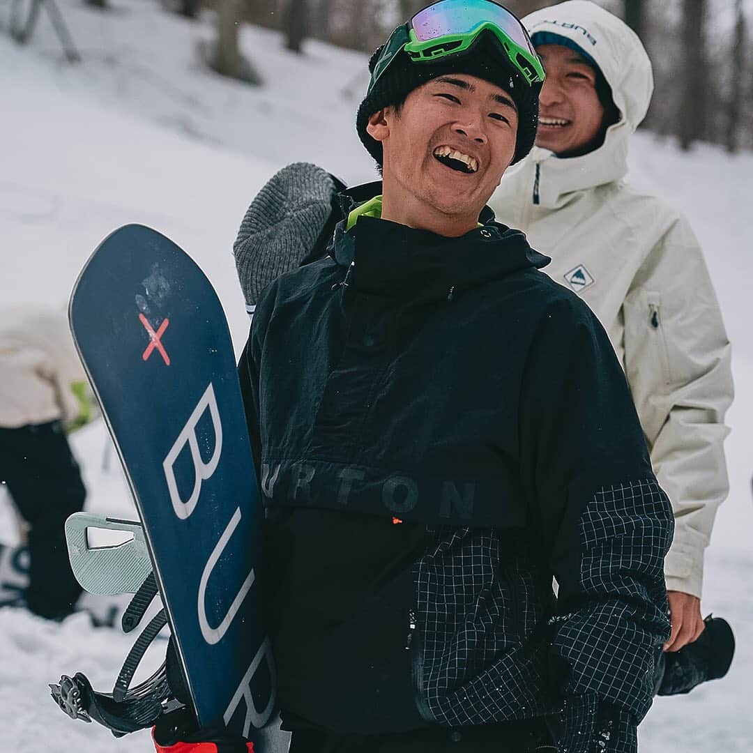Burton Japanさんのインスタグラム写真 - (Burton JapanInstagram)「まだまだシーズンはこれから！ お気に入りのギアを身につけて、笑顔で雪山を楽しみましょう！ Photo: @kentarawmatsuda / @akira457_ #Winter2020Burton #RidingIsTheReason」2月26日 13時10分 - burtonjapan