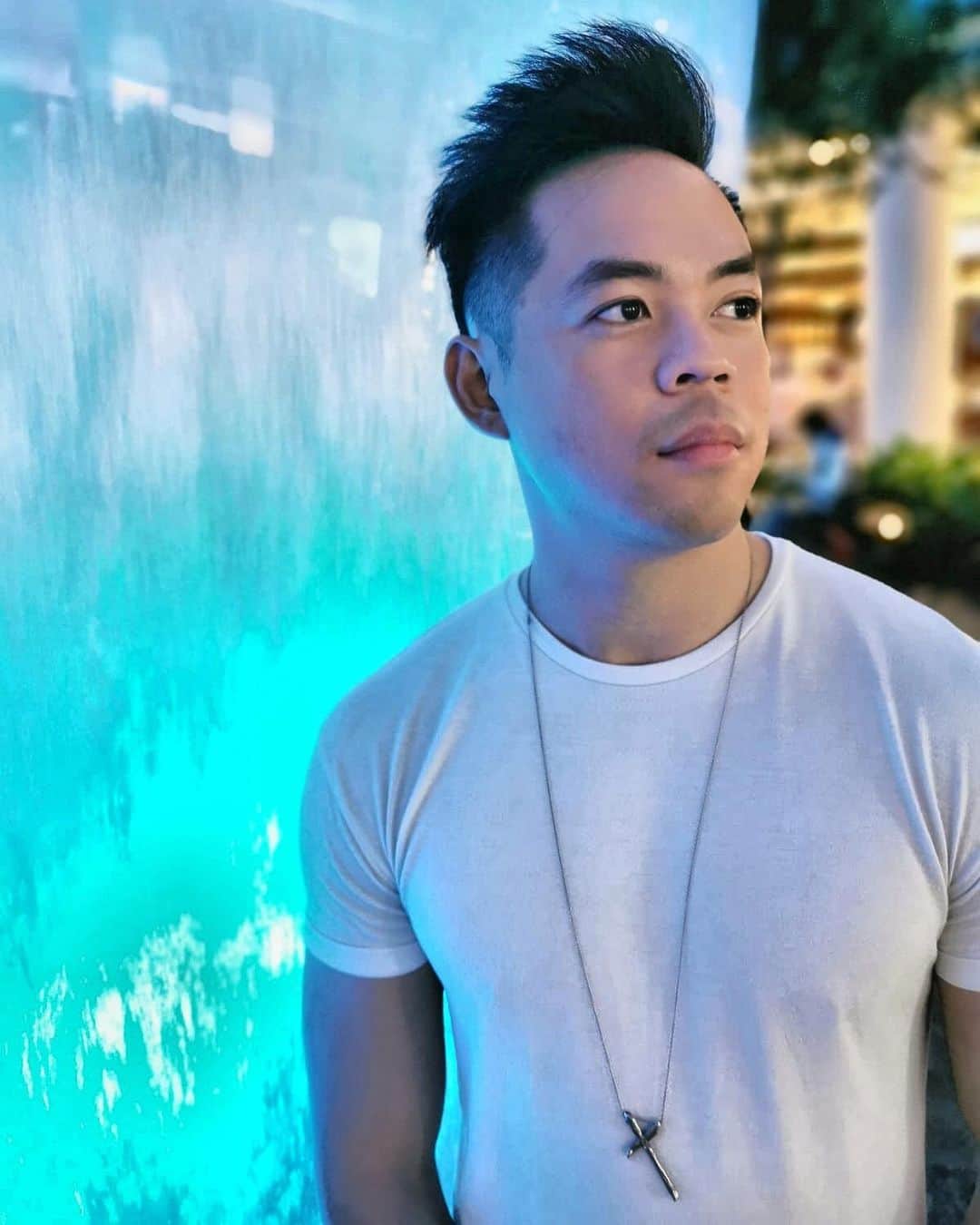 ヒューバートのインスタグラム：「Model wannabe, apparently you need to focus off into the far distance? 😎 📸: @ivancbz」