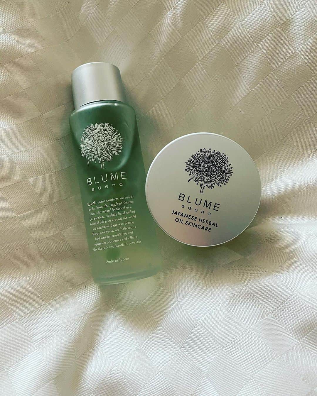 橋本麗香のインスタグラム：「@blume_cosmetics  以前から愛用しているスキンローションに加え🌿🌼 今回はクリームも登場致しました。 どんな肌のゆらぎにもすっと優しく 馴染み覆ってくれる💫🌷 BLUMEのスキンケアはとても信頼しております🙏🏻✨✨✨ ． @azusa_blume 愛のある物作り 伝わります😌感謝致します💛」
