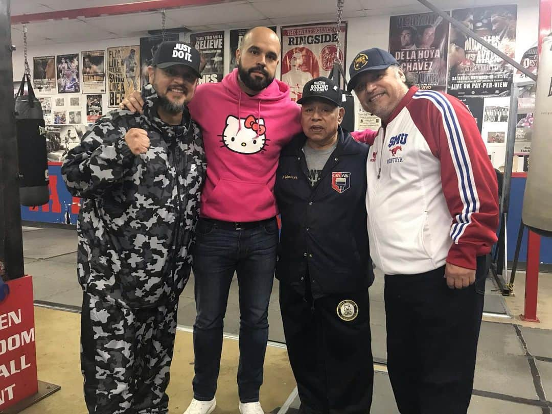 ローマン・ゴンサレスさんのインスタグラム写真 - (ローマン・ゴンサレスInstagram)「Gracias a los Montoya, leyendas de Dallas, por abrirnos las puertas de su gimnasio. Dios los siga bendiciendo enormemente. #teamchocolatito #teammontoya #teiken #matchroom #dazn #dallas #feb29 #diosteama」2月26日 13時53分 - chocolatito87