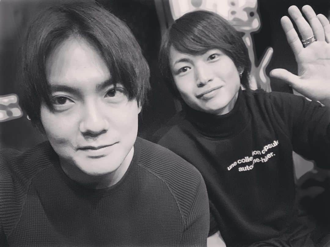 長田成哉のインスタグラム：「とある現場終わってから、久々に叡智の人と栄光の人達とご飯食べた。 楽しかった。ずっとふざけてた。栄光の人と写真撮るの忘れた。  #叡智の騎士 #不屈の騎士」