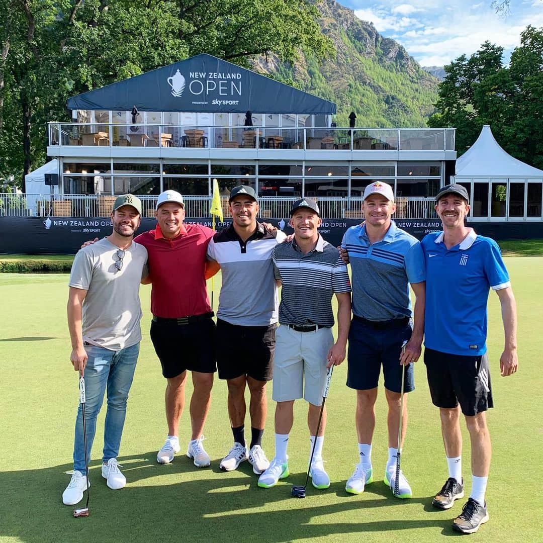 ボーデン・バリットさんのインスタグラム写真 - (ボーデン・バリットInstagram)「All smiles when your caddy turns up for the @nzopengolf 😅」2月26日 14時11分 - beaudenbarrett