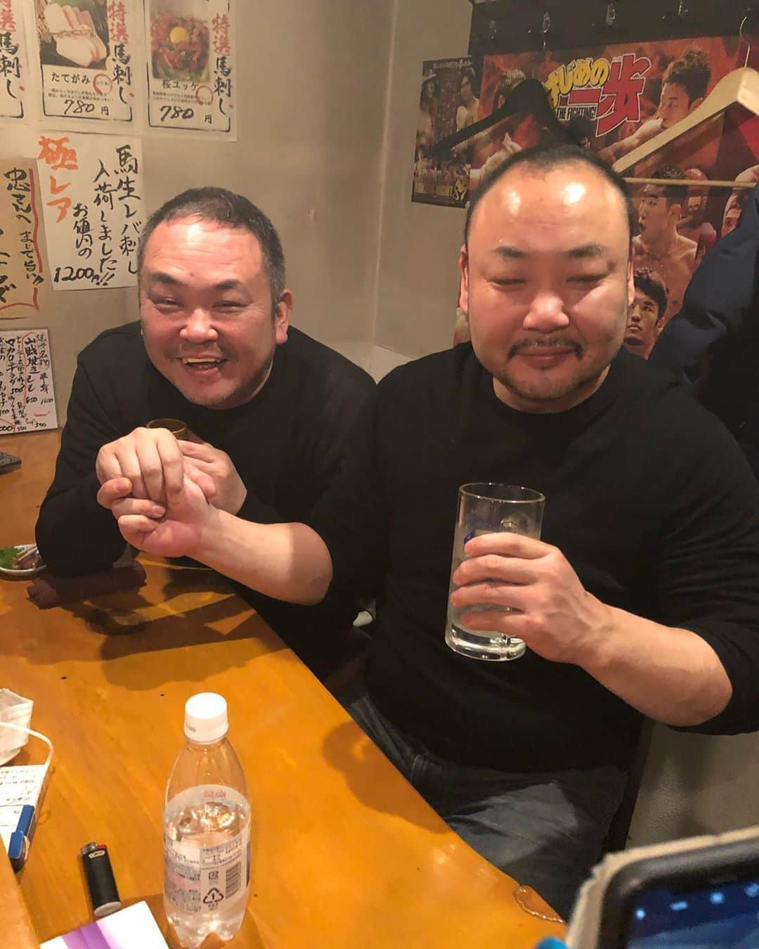 内山高志さんのインスタグラム写真 - (内山高志Instagram)「知り合いの居酒屋行ったら、中年カップルいました🤣  人前でイチャイチャするの辞めてください😹  #荏原中延 #忠さん劇場 #オッサン二人」2月26日 14時19分 - takashikod