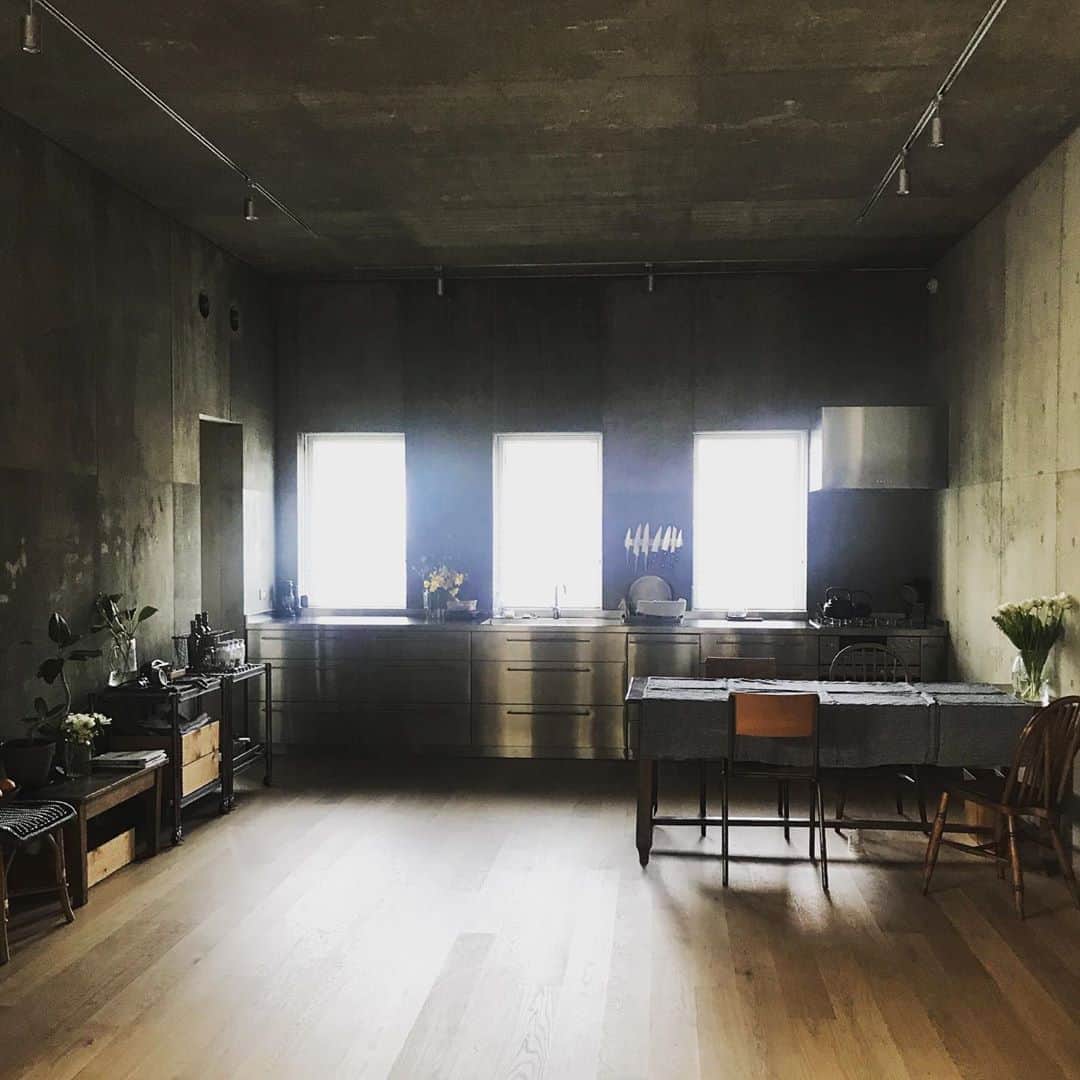伊藤まさこさんのインスタグラム写真 伊藤まさこinstagram 芸術新潮連載 あの人と食器棚 第2回目はfogオーナー関根由美子さんの家に行きました 2月26日 14時23分 Masakoito29