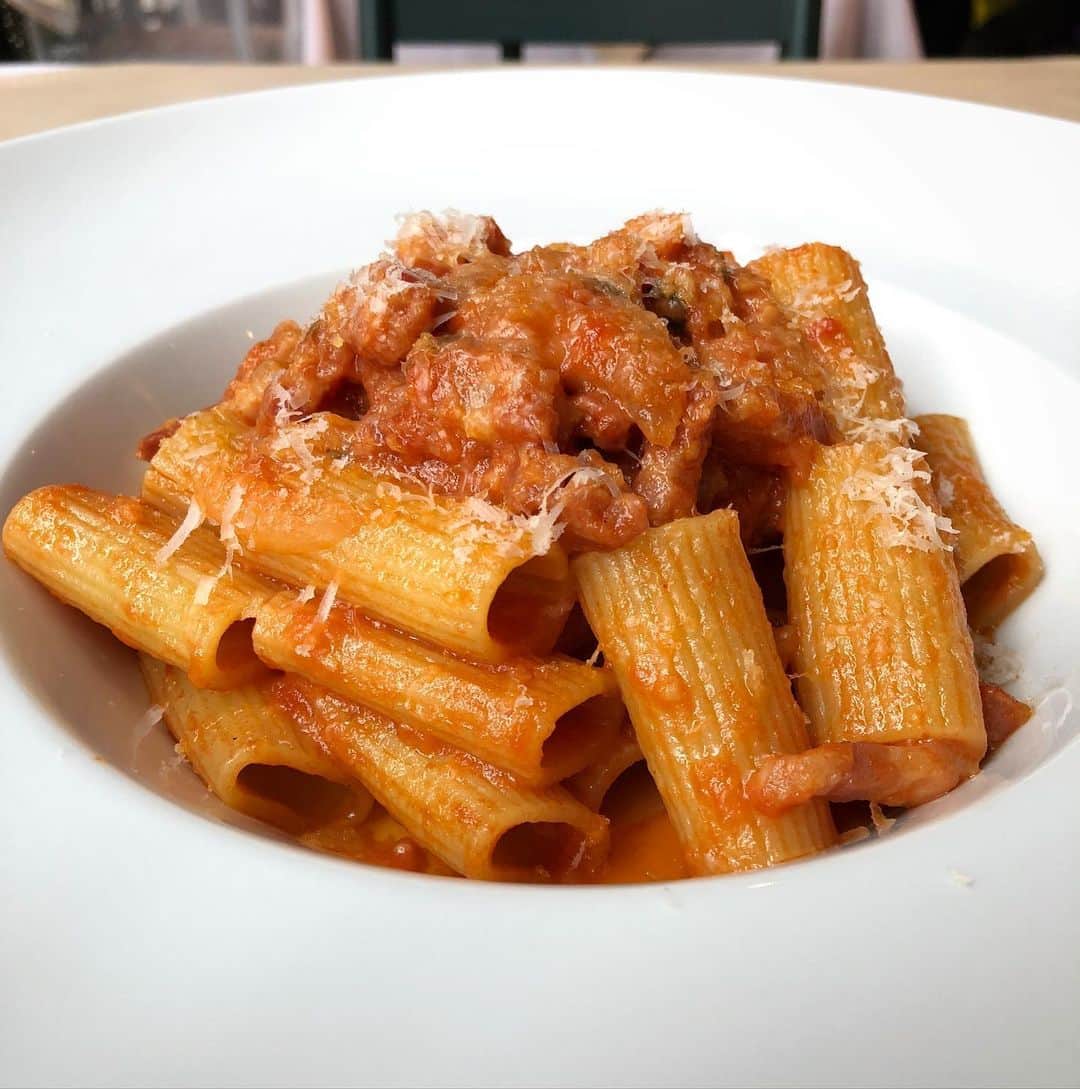 Arancino Di Mareのインスタグラム：「Best 30 dishes every pasta lover must try in the U.S by @buzzfeed - our Amatriciana all’ Rigatoni! [30 Dishes From Around The Country Every Pasta Lover Must Try] #arancinodimare #arancino #italian #spaghetti #arancinobeachwalk #foodies #amatriciana #tomato #buzzfeedfood #pancetta #buzzfeedtasty #pasta #pancetta #waikiki #rigatoni #rome #111hawaiiaward #hfwf #アランチーノディマーレ #アランチーノ #イタリアン #パスタ #ハワイ #おいしい #ホノルル #ハワイ大好き #haleainaawards #ハワイ旅行 #hawaiisbestkitchens #hfwf19 #frolichawaii」