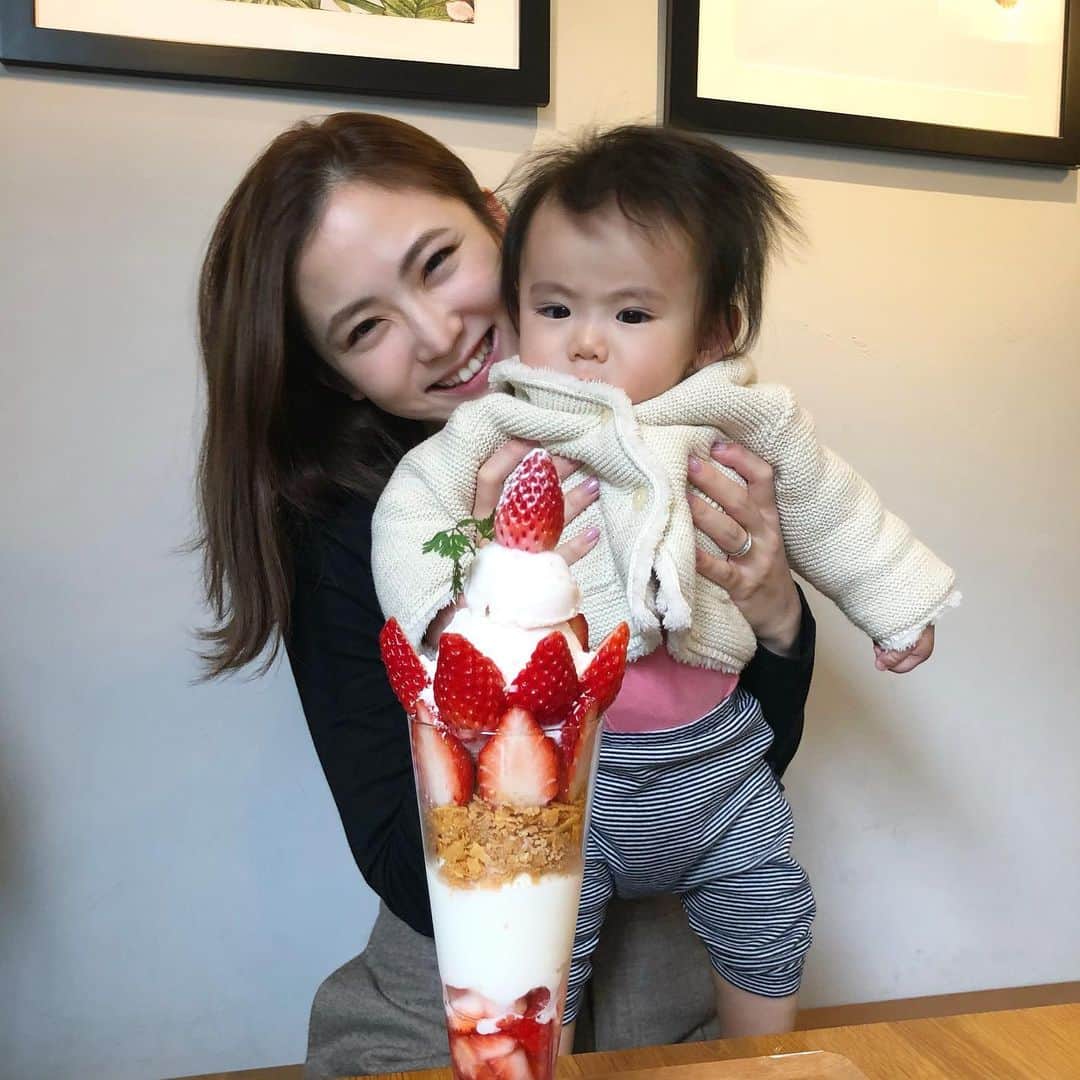姫野れみのインスタグラム：「静岡産ジェラートのパフェと🍨 なかなか娘との写真がないから 思い出が増えて母嬉しい♡♡ 一昨日で7ヶ月が経ちました👶🏼♩♩」