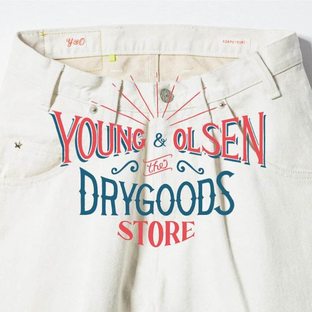 のインスタグラム：「BIG JOHN for ADAM ET ROPÉ﻿ 2.27 THU. NEW RELEASE﻿ ﻿ ヤングアンドオルセンの名品"TEXAS JEANS"の別注カラーを発売。 クリーンでモード感のあるカラーは、シンプルに「ホワイト」と表現できない程、絶妙なニュアンスにこだわりました。 どこか懐かしさがありながら、凄く新鮮なスタイリングに仕上げてくれる、今まで出会った事のないデニムに仕上げています。定番のインディゴもご用意しております。﻿ ﻿ ◾︎YOUNG TEXAS JEANS﻿ ¥25,000＋tax﻿ color : white / blue﻿ size : 0 / 1 ﻿ ﻿ @adametrope ﻿ @youngandolsen ﻿ #adametrope#youngandolsen#denim#exclusive」