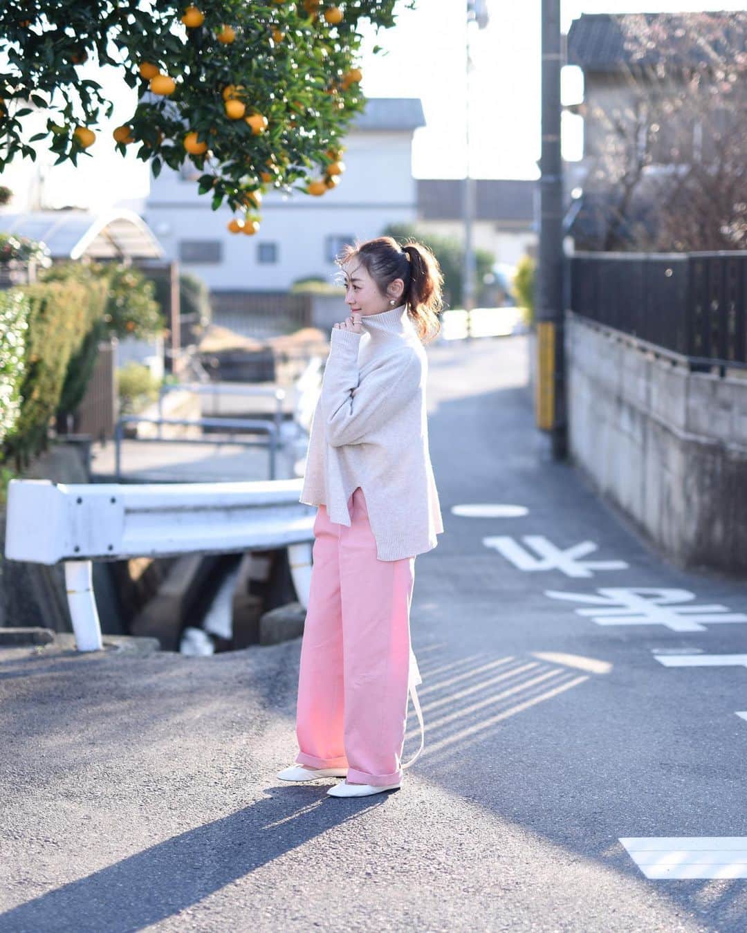 Keikooooooのインスタグラム：「この春は、キレイ色のファッションが気になるから、朝晩のお手入れでお肌もしっかり透明感のある肌にしたいな◡̈♥︎ エスティーローダーの美容液を2週間ほど使ってみたけど、使い心地は、しっとり肌に浸透していく感じで もちもちのお肌に！ キメが整い、全体的に肌に明るさが出た感じ！ 毎朝鏡を見るのが楽しみになりました💛  @esteelauderjapan #esteelauderjapan#esteelauder#エスティーローダー#美容液#美活#コスメ#綺麗になりたい  #浄透肌 #新美容液  #パーフェクショニストプロ #perfectionistpro #pr」