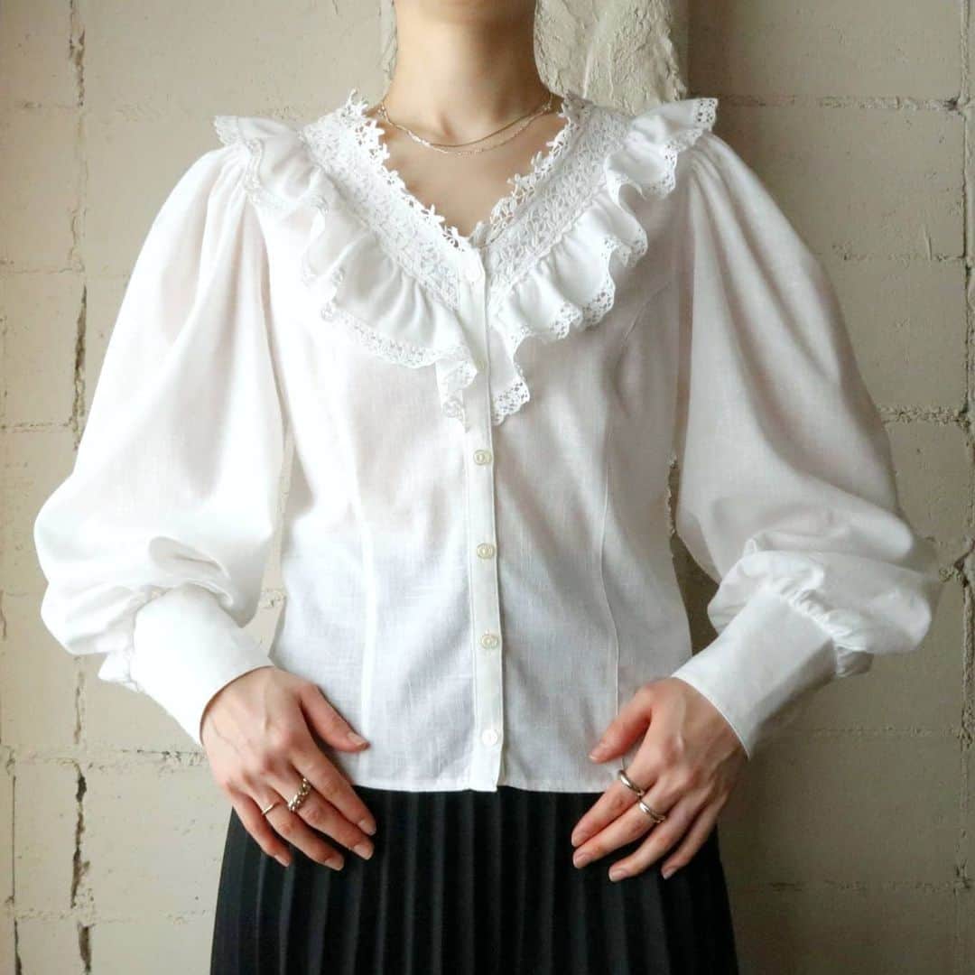 吉祥寺 古着屋 Orfeoのインスタグラム：「ONLINE SHOP 新商品UPしました  #orfeo #kichijoji #tokyo #vintage #used #fashion #coordinate #outfit  ONLINE SHOP掲載商品は基本的に店頭販売はございませんのでご了承ください。 お問い合わせはONLINE SHOPからのメール、またはインスタグラムのプロフィール記載のメールアドレスよりお願いいたします。」