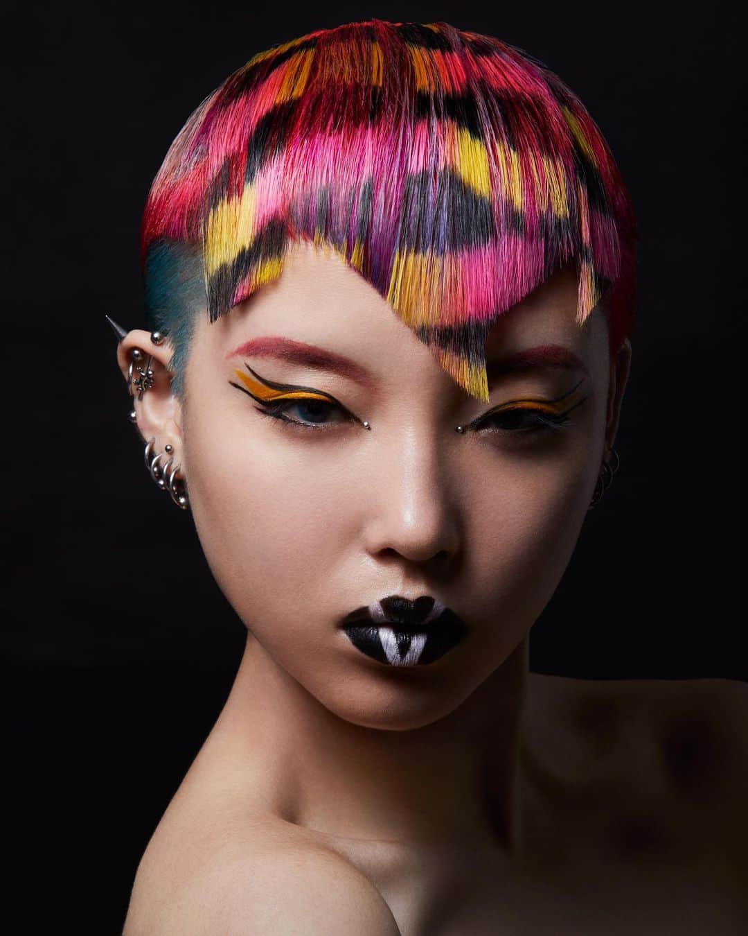 京極 琉さんのインスタグラム写真 - (京極 琉Instagram)「世界でたった一人に似合わせるたった一つのヘアデザイン 🌹  Hair: Ryu Kyogoku Pixel Colorlist: Emi (SalonRyu) MakeUp: Tomomi Nakamura (MakeOver Tokyo)  Photography:Hong Wei (New View)  Model : Jui  #Btconeshot2020_Platinum #btconeshot2020_balayage #btconeshot2020_creativecolor #btconeshot2020_unconventionalcolor  #btcbigshot2020_editorialshot #btcbigshot2020_haircutshot #btcbigshot2020_haircolorshot #btcbigshot2020_stylingshot #btcbigshot2020_avantgardeshot  #btconeshot2020_boblob #btconeshot2020_precisioncut #btconeshot2020_overallhaircut #btconeshot2020_videotutorial @behindthechair_com  #behindthechair  #thebtcteam  #oneshot #oneshotawards」2月26日 15時32分 - ryuhairartist