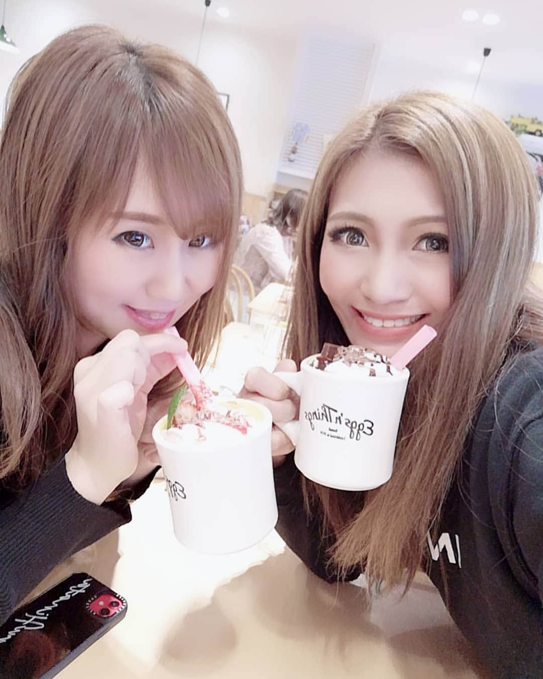 REIKAさんのインスタグラム写真 - (REIKAInstagram)「. Lunch date。。❤ 愛するまいちゃんと❤ 何気に出会って10年❤ いつもありがと❤ Love❤❤❤ . . #love #lunch #date #eggsnthings  #pancakes #パンケーキ #パンケーキ部 #girlfriend #女友達 #江ノ島 #enoshima #チョコ #chocolate #フォンダンショコラ #strawberry」2月26日 15時44分 - reika_japan