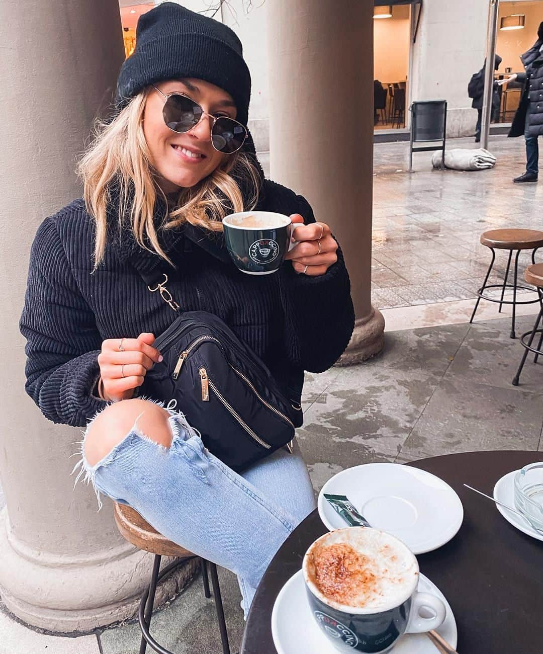 アクセサライズのインスタグラム：「Cheers to hump day! Shop 25% off everything with our Treats members' exclusive! Join today. 📷: @amycousins1 🔍: 3-way bag - 8902470300 🔍: Sunglasses - 8930708100 🔍: Beanie - 7911590300」