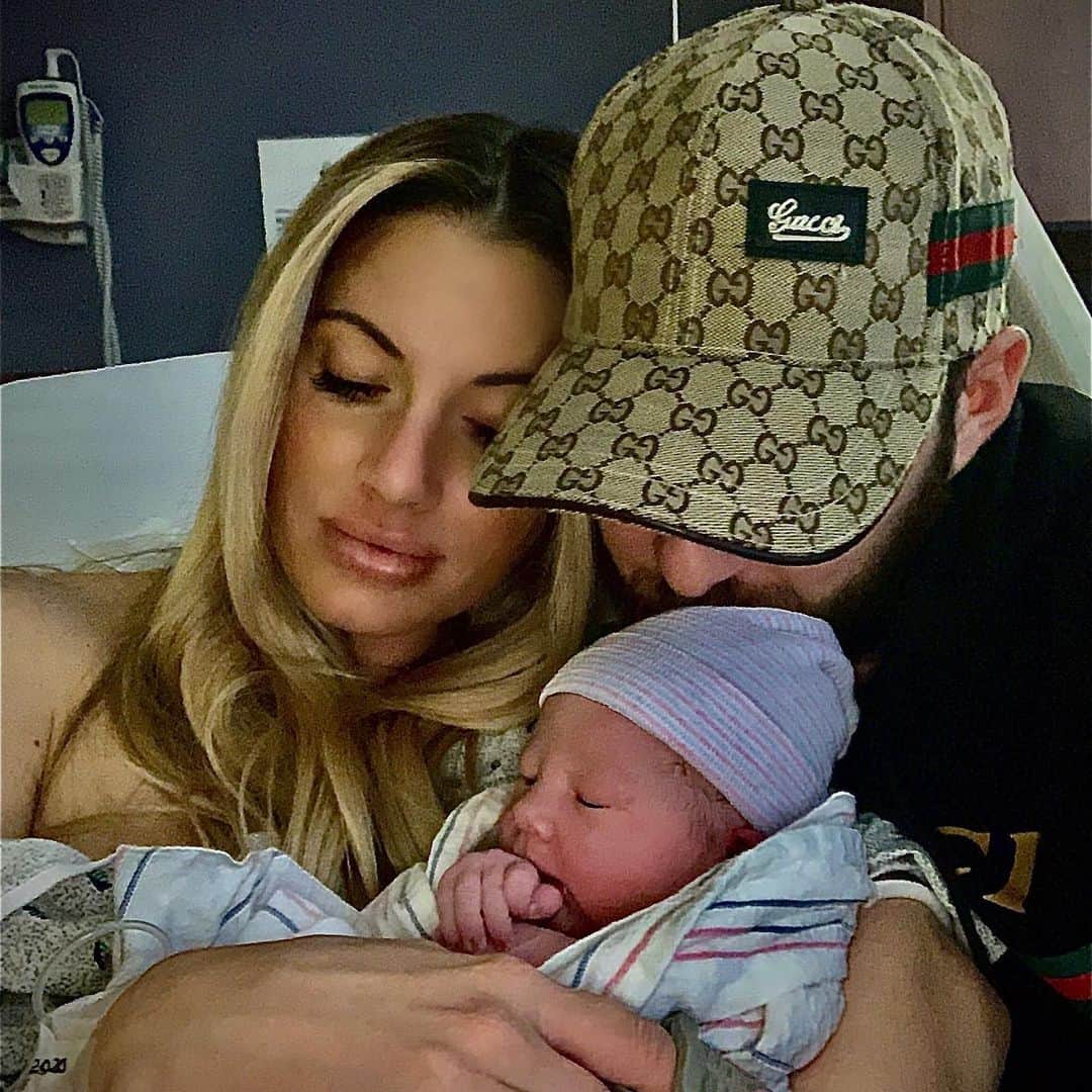 ティーガン・プレスリーのインスタグラム：「One of the best days of my life 😘 @43_oak  January 25, 2020  Briar Kennedy 6lbs 6oz  I love her so much. ❤️」