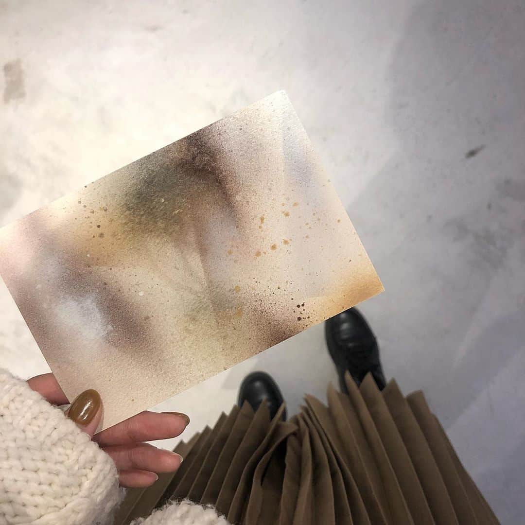 松川あいのインスタグラム：「かほさんに頂いた宝物😌❤️ ポストカードは手作りで、裏にはメッセージが…♡ 温かいメッセージと、私の好きなcolorが嬉しいです♡ ありがとうございます☺︎」