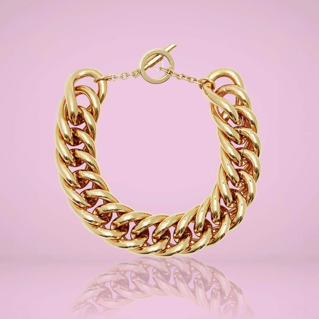アマンダ ウェイクリーさんのインスタグラム写真 - (アマンダ ウェイクリーInstagram)「Indulge in this new chunky necklace... Gold Triple Link Chunky Necklace  #amandawakeley #chunkynecklace #statementnecklace」2月26日 16時57分 - amandawakeley