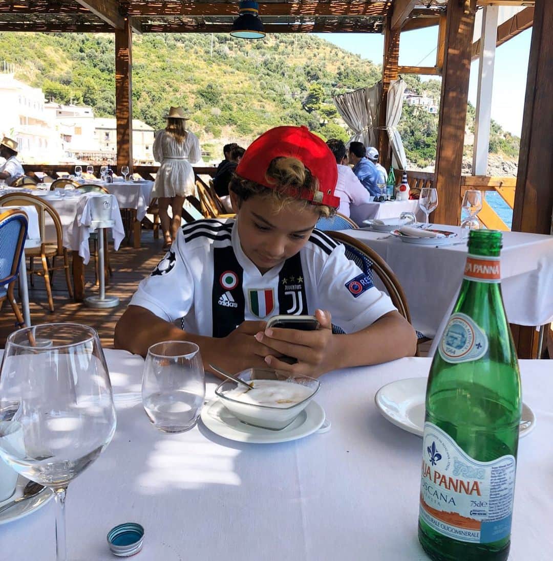エレナ・アレジ・後藤のインスタグラム：「today my precious johnjohn is officially a teenager. I cannot believe how much time has flown!! I still remember the first time we met. I’m wishing you the most fulfilling experiences. happy birthday, we love you!!!」