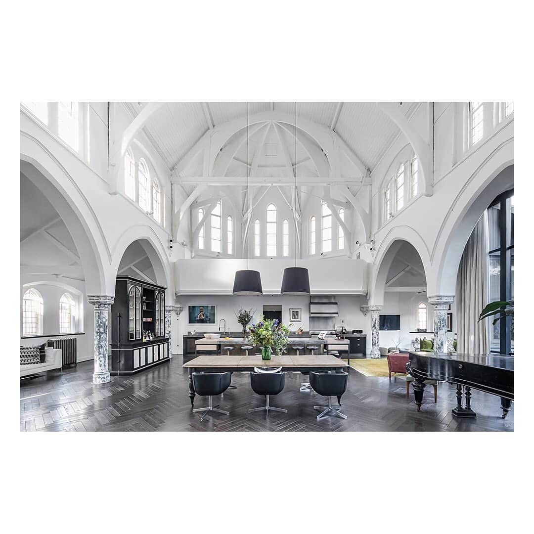 The Modern Houseさんのインスタグラム写真 - (The Modern HouseInstagram)「#forsale Seventh Heaven: an elegant home in Kensal Green with stunning proportions and volume that celebrates its ecclesiastical past. Follow the link in our bio for the sales particulars.」2月26日 17時26分 - themodernhouse