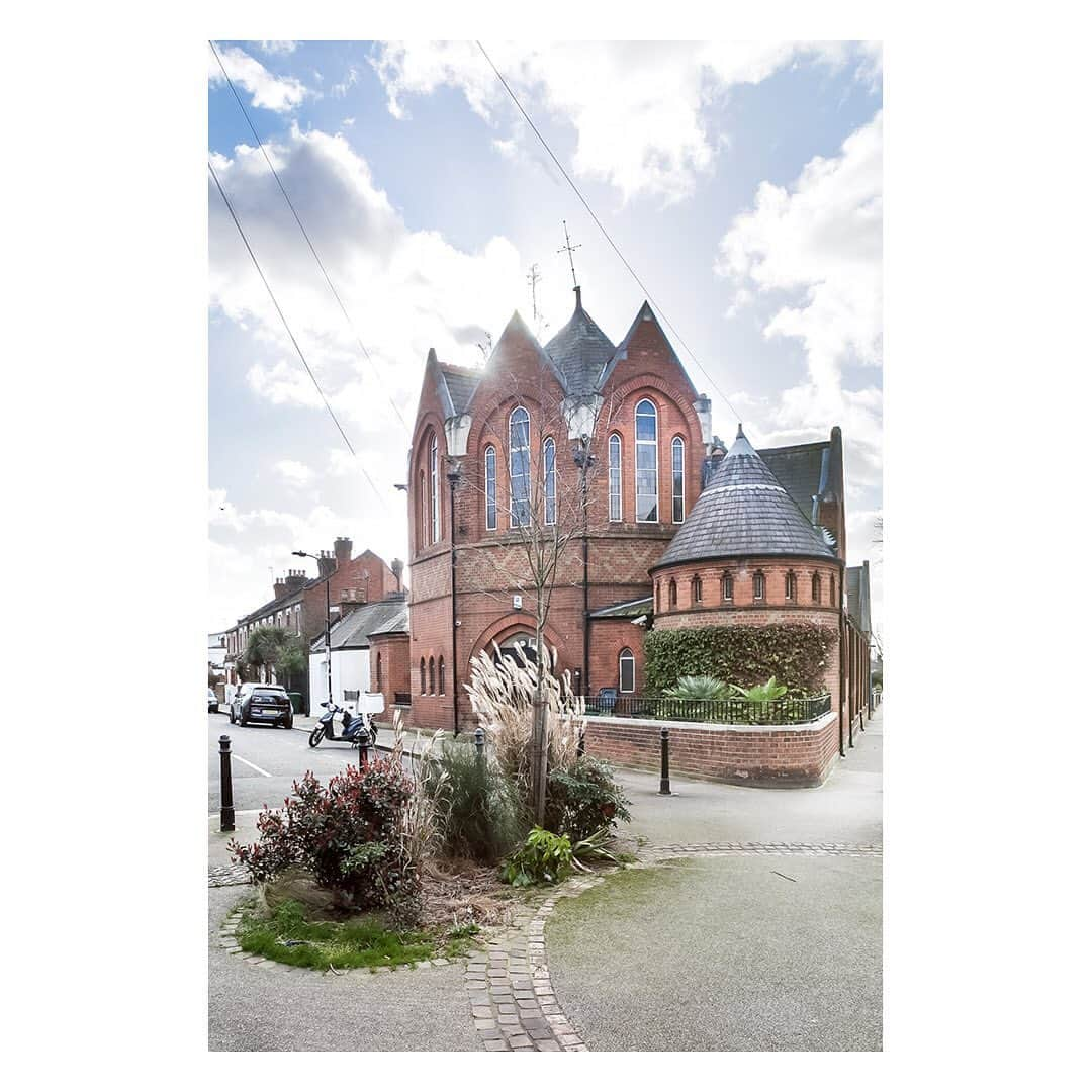 The Modern Houseさんのインスタグラム写真 - (The Modern HouseInstagram)「#forsale Seventh Heaven: an elegant home in Kensal Green with stunning proportions and volume that celebrates its ecclesiastical past. Follow the link in our bio for the sales particulars.」2月26日 17時26分 - themodernhouse