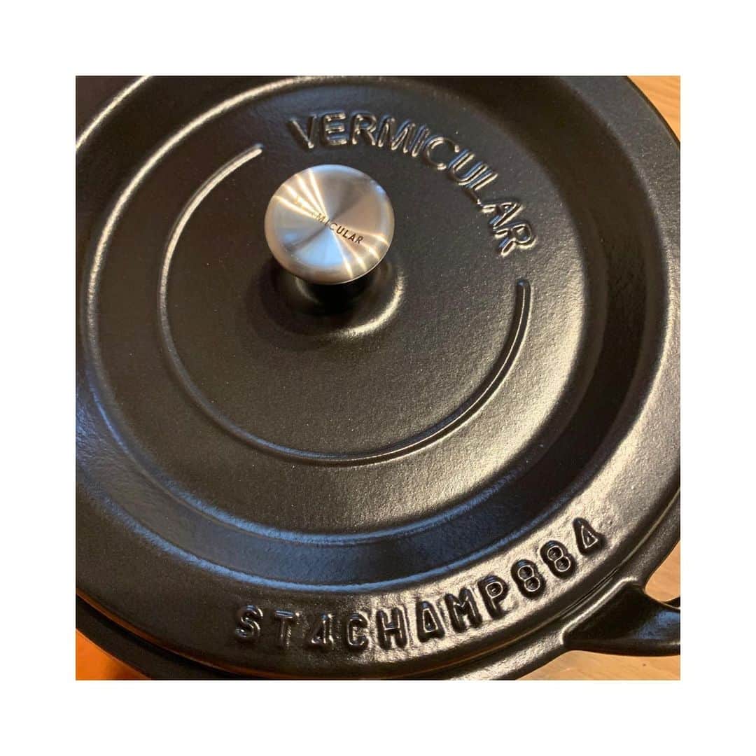 平中克幸のインスタグラム：「. 特別仕様のVERMICULAR頂きました✨ . . ST4CHAMP884 . . ありがとうございます！！ #vermicular」