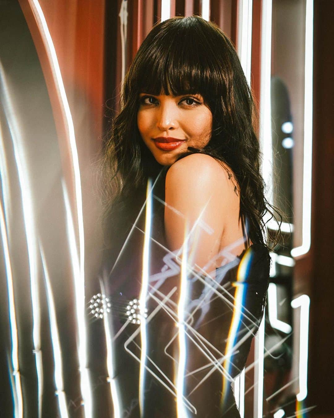メイン・メンドーサのインスタグラム：「#MaineMACMakerNight 💋  Looking forward to this day since February last year; when I flew to NYC for this collab with the other MAC Makers from all over the world. Met some amazing people (shoutout to @romerojennings!) and had a wonderful experience working with all of them. Thank you to my @maccosmeticsph family for this ‘once but naging twice in a lifetime’ opportunity. I am a proud #MacMaker for life!!! 🖤  You can order my Lipstick and Lipglass on Lazada or get it in MAC stores starting March 1st! You can also celebrate with me at the MAC Maker Launch Party in SM Megamall this Sunday! Follow @maccosmeticsph for more deets about this exclusive event. Hope to see you there!  p.s. just me being my most glamorous self in the last photo」