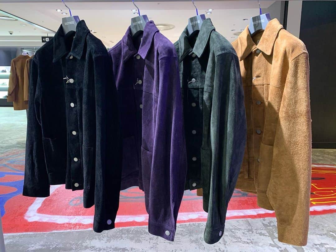 Daizo Yoshiokaのインスタグラム：「阪急別注のBLACK入荷してます。 BLACKは阪急にしかないので、是非お待ちしております。 @wackomaria_guiltyparties  #wackomaria #giltyparties」