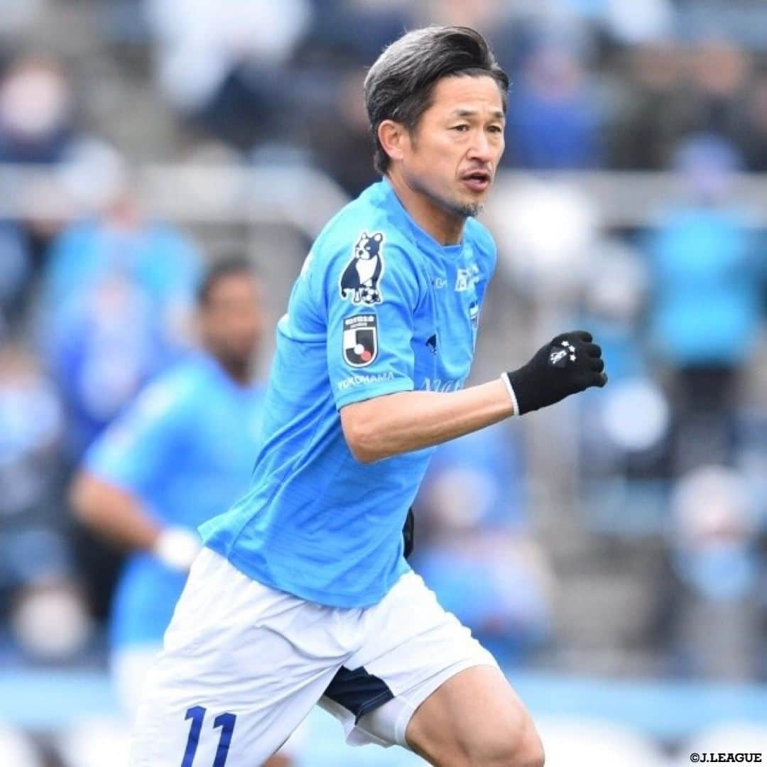 Ｊリーグさんのインスタグラム写真 - (ＪリーグInstagram)「HAPPY BIRTHDAY🎂🎉﻿ ﻿ 今日、2月26日は ﻿ #横浜FC の #キングカズ こと﻿ #三浦知良 選手の53歳の誕生日です👑﻿ 三浦選手お誕生日おめでとうございます🎉﻿ ﻿ 何歳になってもそのカッコ良さは劣らない✨﻿ 今年は13年ぶりにＪ１リーグでプレーする三浦選手🤩﻿ ﻿ あなたは何番目の三浦選手が好きですか❓﻿ コメント欄にて教えてください😁﻿ ﻿ #2020の主役は誰だ﻿ #Ｊリーグ﻿ #jleague﻿ #Ｊリーグ開幕﻿ ﻿ #カズ #💙﻿ #誕生日 #おめでとう #2月生まれ﻿ #誕生日おめでとう #HBD﻿ #かっこいい #cool﻿ #笑顔 #スマイル #smile﻿ #メロメロ #キュンキュン﻿ #スーツ #スーツ男子﻿ #サングラス #🕶﻿ #ファッション #fashion﻿ #オフショット﻿ #コメント #コメント大歓迎」2月26日 18時00分 - jleaguejp