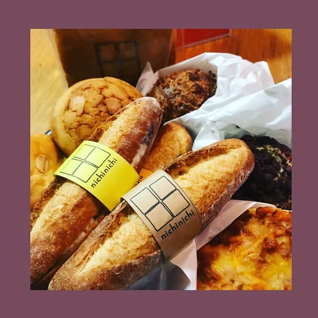 氏家恵さんのインスタグラム写真 - (氏家恵Instagram)「今日も寒かった〜🍃 ・ 仕事帰りに 美味しいパン屋さん #ニチニチ #nichinichi  のパンをget🥖🍞🥐 しかしあっという間に喰われた。 食パンは明日の朝のお楽しみ。 #パン #パン屋」2月26日 18時08分 - ujiiemegumi
