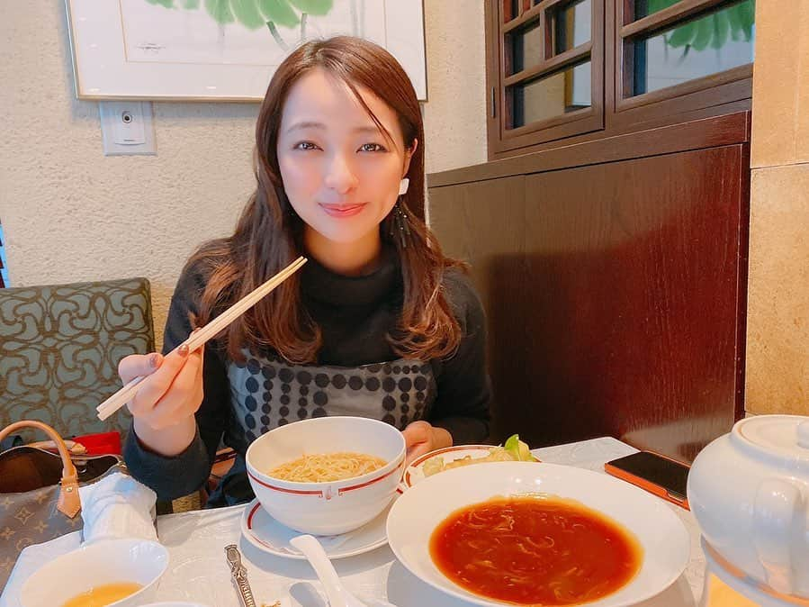 水崎綾女さんのインスタグラム写真 - (水崎綾女Instagram)「日本に帰ってきて すぐに食べに行った 大好きな中華💕 @jun.amaki 📷 二人で撮った写真も後々upします。 * * * #中華 #フカヒレ #つゆそば #グルメ」2月26日 18時09分 - misakiayame