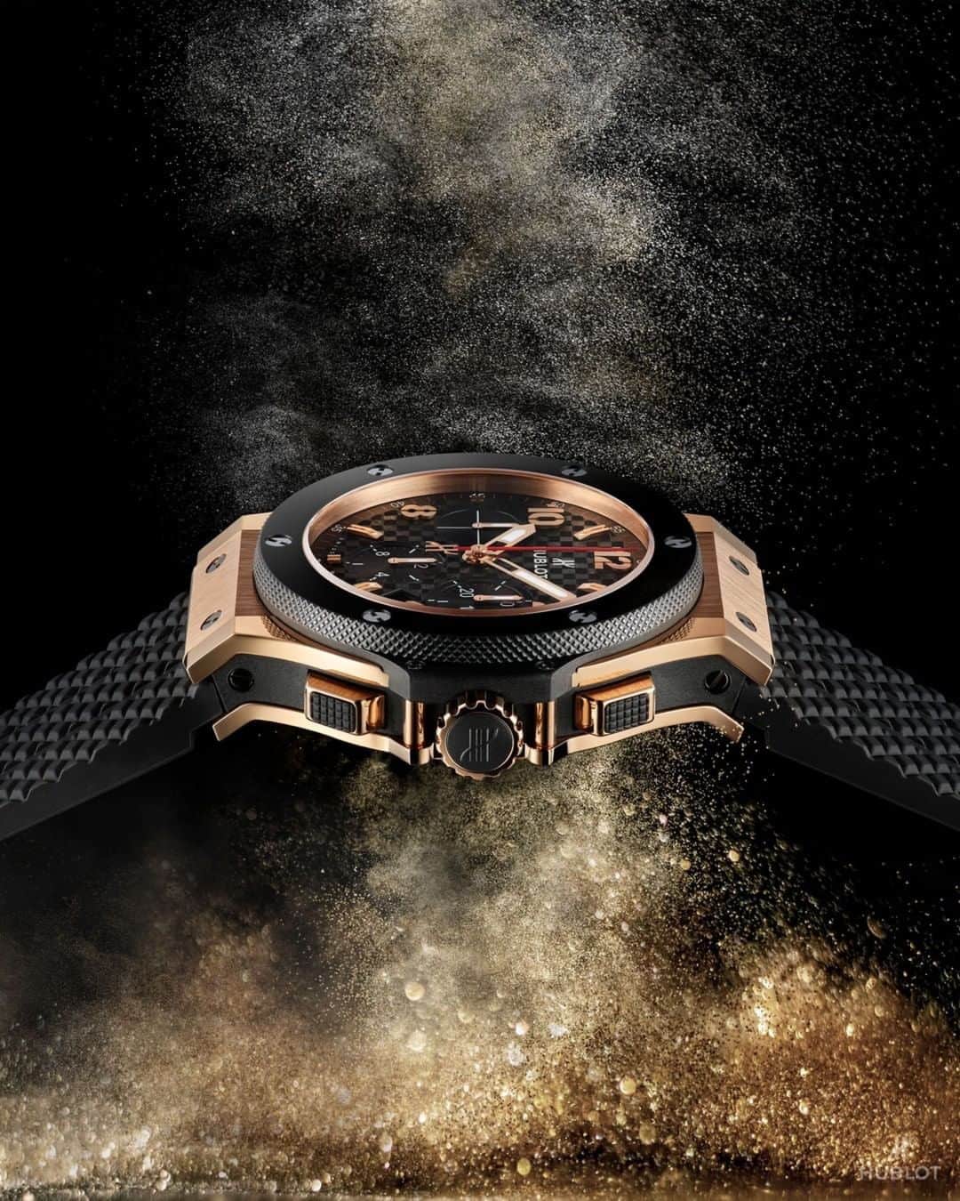 ウブロさんのインスタグラム写真 ウブロinstagram 革新と伝統の集積 ウブロのコンセプト The Art Of Fusion 異なる素材やアイデアの融合 のエッセンスを完全に捉えた ビッグ バン ゴールド セラミック を ぜひあなたの腕に Hublot Bigbangunico ウブロ