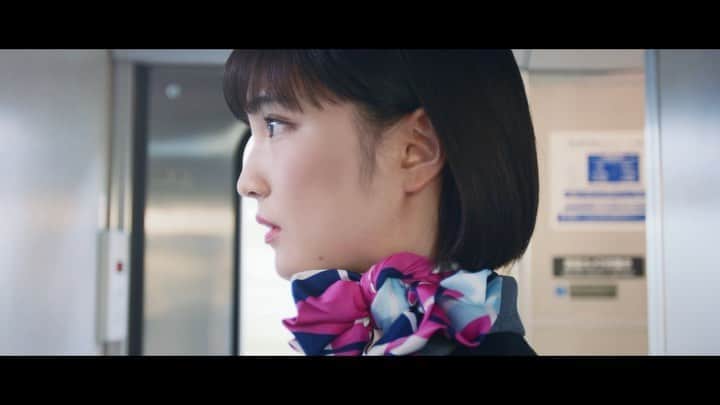 松本妃代のインスタグラム：「. JR東日本グリーンアテンダントの CMがトレインチャンネルや駅などで流れています😊 是非見つけてみてくださいね🌿 #JR東日本 #グリーンアテンダント」