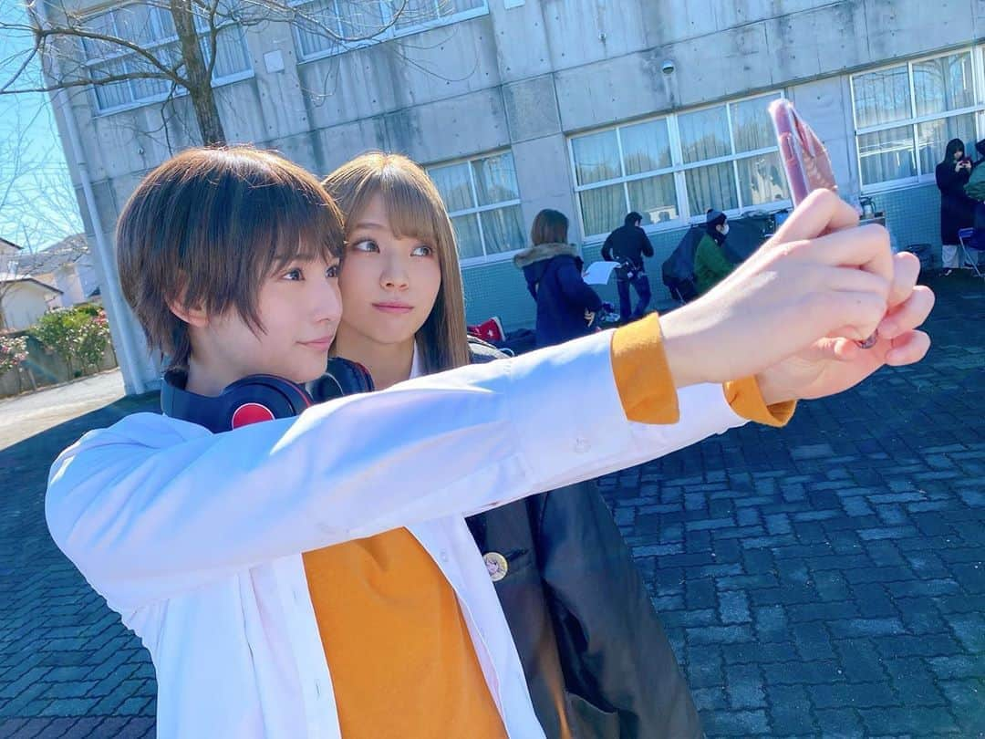 【公式】女子高生の無駄づかいさんのインスタグラム写真 - (【公式】女子高生の無駄づかいInstagram)「﻿ #女子高生の無駄づかい﻿ 《マジメ×リリィ》﻿ ﻿ マジメ「染谷さん、もう少し近づいてください！ちゃんと撮れてるでしょうか？」﻿ ﻿ リリィ「！！」(ち、近い近い！これを天然でやってるところが…怖いわっ)﻿ ﻿ #マジメリリィ﻿ #萌える﻿ #自撮りタイム﻿ #可愛すぎる﻿ #浅川梨奈﻿ #小林由依﻿ #女子無駄」2月26日 18時25分 - jyoshimuda2020