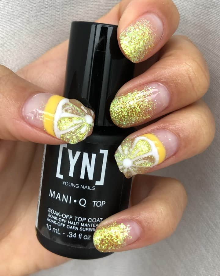 ケリーアンのインスタグラム：「Lemonade nails!🍋✨ 使用ジェル… トップ, ベース, ビルド @youngnails_jp & カラージェル @nanakara_jp  #nails #gelnails #ジェルネイル #youngnails #nanakara #セルフジェルネイル #フルーツネイル」