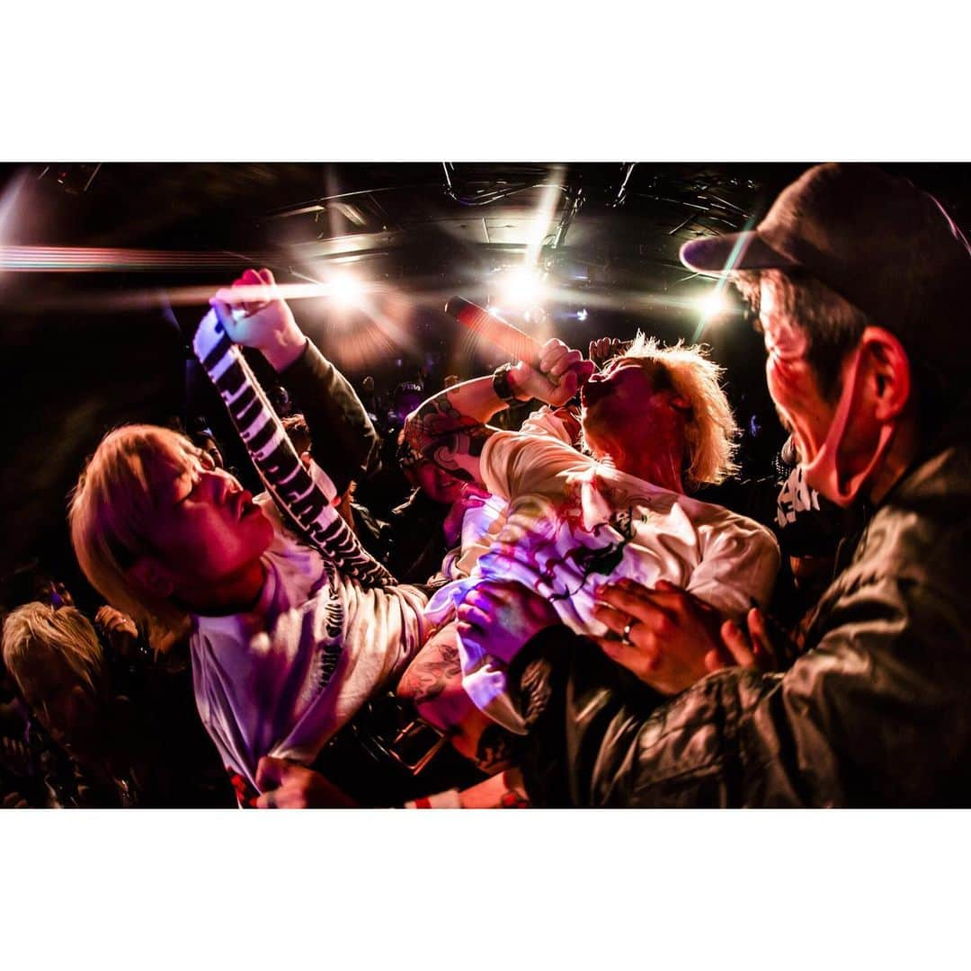 青木カズローさんのインスタグラム写真 - (青木カズローInstagram)「STRONG STYLE ( @screw052 ) ﻿ 2020.02.23 @ 大阪 CLAPPER ﻿ photo by 青木カズロー(cazrowAoki)﻿ ﻿ #STRONGSTYLE #写殺﻿ #人間が生きている瞬間﻿ #生きてなきゃ殺せない﻿ #殺してぇから生きてくれ」2月26日 18時37分 - cazrowaoki