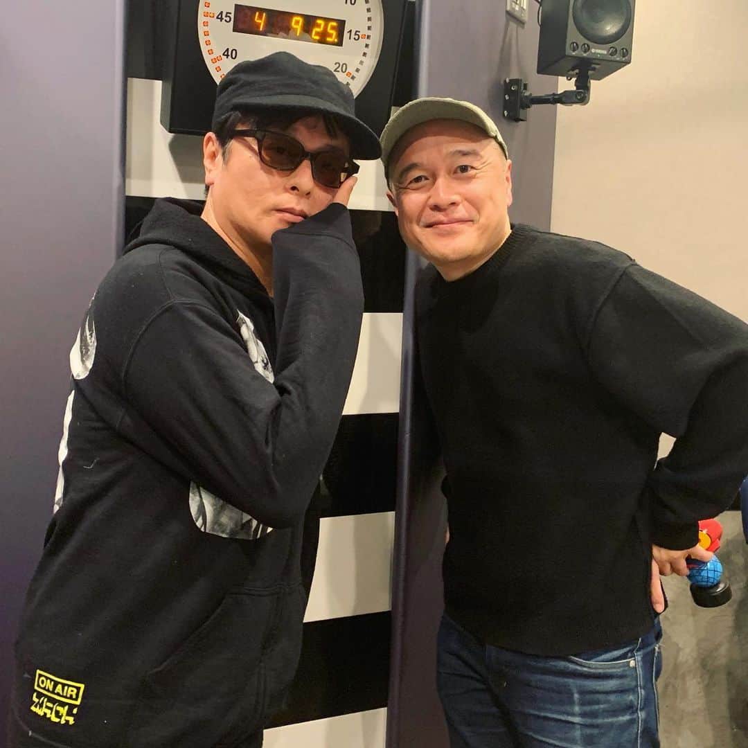 川辺ヒロシのインスタグラム：「水曜の深夜2:30 J-WAVE テイさんの番組 ”SWEET ROBOTS SHOW” にゲストトーク&選曲で出演してます〜」