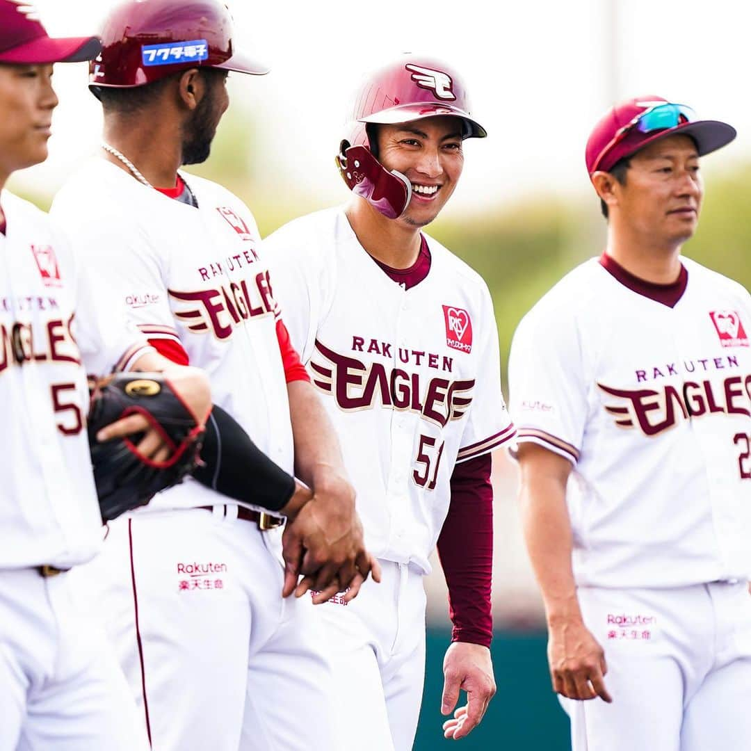 東北楽天ゴールデンイーグルスさんのインスタグラム写真 - (東北楽天ゴールデンイーグルスInstagram)「⚾️ まだまだ金武キャンプの振り返り📸✌🏼 MyHEROへメッセージをよろしくお願いします🔥🔥 #rakuteneagles #NOWorNEVERいまこそ #日本一の東北へ #写真もイープレで #辛島航 #銀次 #寺岡寛治 #宋家豪  #内田靖人 #小郷裕哉  #シャギワ #jtchargois」2月26日 19時04分 - rakuten_eagles