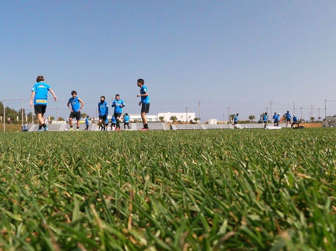 菅澤優衣香さんのインスタグラム写真 - (菅澤優衣香Instagram)「沖縄合宿終了ー⚽  充実した合宿でした。 協賛して頂いた 三菱重工(株)様 ありがとうございました🙇‍♂️ 真剣にやる時はやる！ ふざける時はふざける！ 爆笑が沢山あった合宿だった！ 最高に楽しかったなー😂 リーグ開幕まで１ヶ月きりましたー。 皆でまた頑張ろう✊  今回の同部屋。 上野のさきちゃんでしたー！ ジェフの同期😆 また同じチームでできるなんて！これから一緒に頑張ろー🤪  てか、自分のが白いね🤪笑  #浦和レッズレディース #沖縄キャンプ #金武町フットボールセンター」2月26日 19時14分 - yuippppp_9