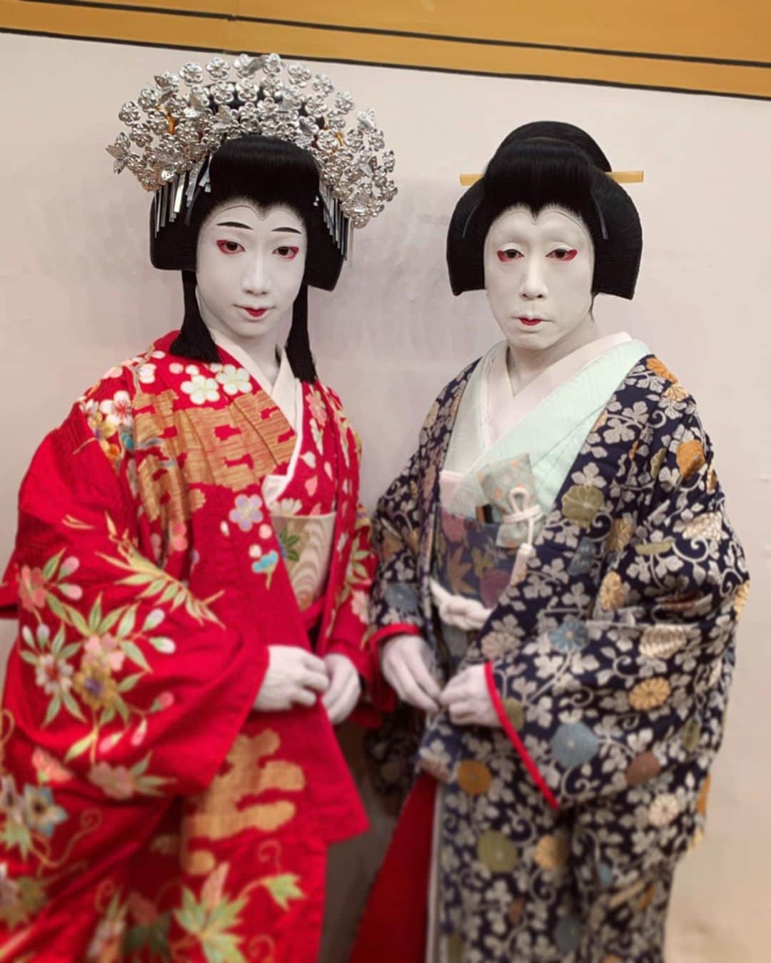 片岡千之助のインスタグラム：「本日、二月大歌舞伎の千穐楽を 無事に終えることができました。 書き上げたい想いは沢山ですが 兎に角、今月素晴らしい機会をいただき 曽祖父の追善興行において苅屋姫という 大役を沢山の方々の支えの下で 演らせていただけたことに感謝しても しきれません。 10代最後にこのような経験を 積ませていただけたこと何よりも 宝物です。　成人となってからも 益々精進していきますので よろしくお願い致します。 写真は苅屋姫の姉である立田の前役の父と苅屋姫の恋仲となる斎世親王様 を演じられた大好きな先輩でもある 中村米吉のお兄ちゃまと撮っていただきました。」