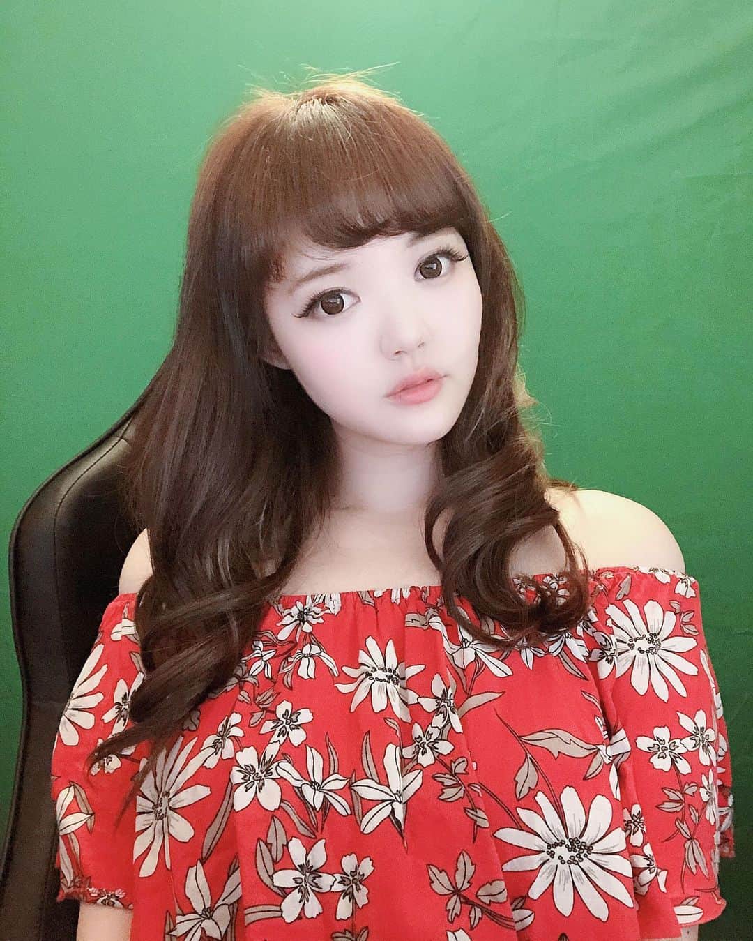 YingTzeさんのインスタグラム写真 - (YingTzeInstagram)「Learning how to curl my hair lately. 😝 Do you prefer straight or curly hair me ? _ #blessed」2月26日 19時25分 - yingtze